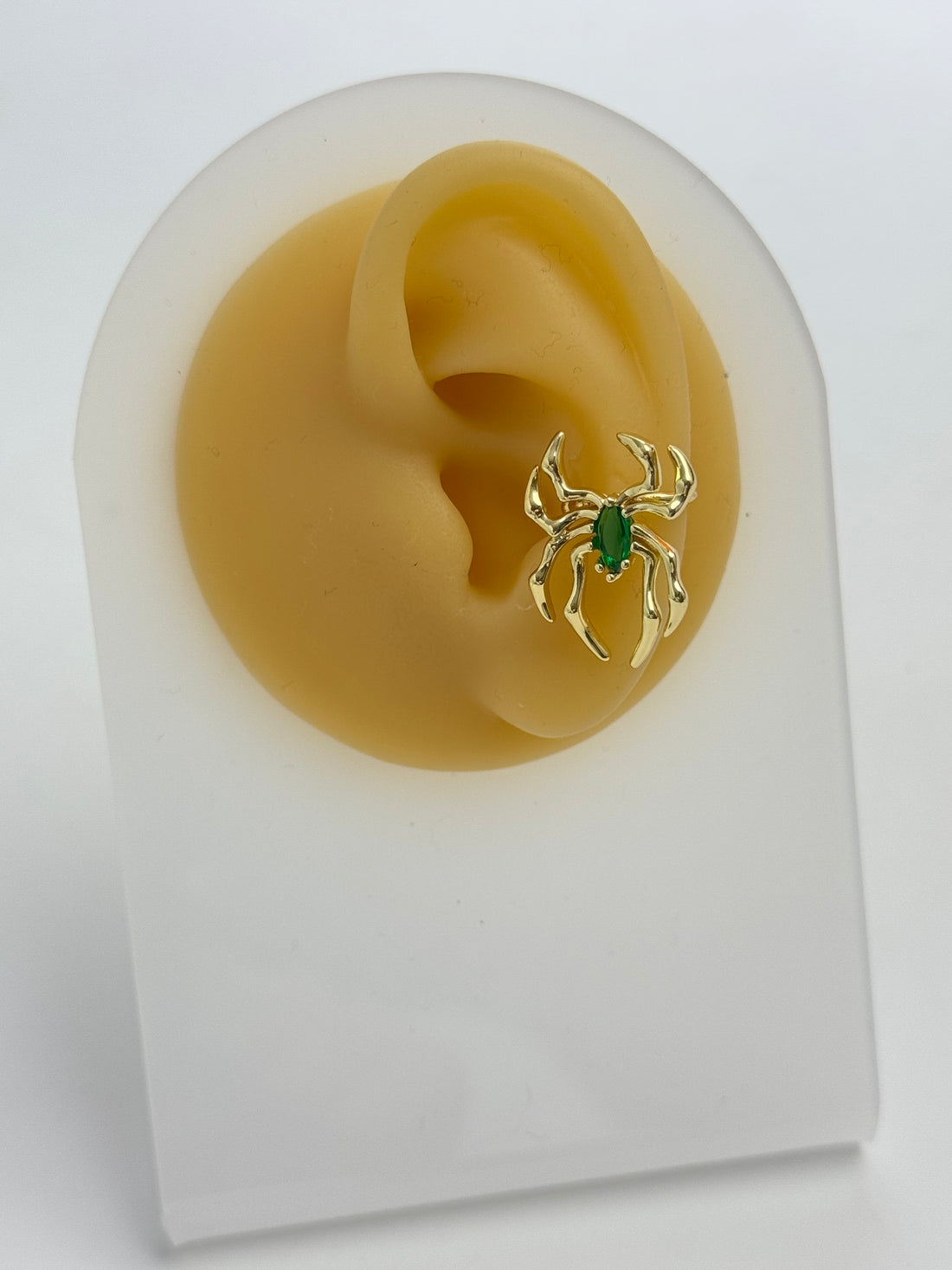 İTHAL ÖRÜMCEK DETAYLI YEŞİL TAŞLI GOLD KIKIRDAK KÜPE EARCUFF