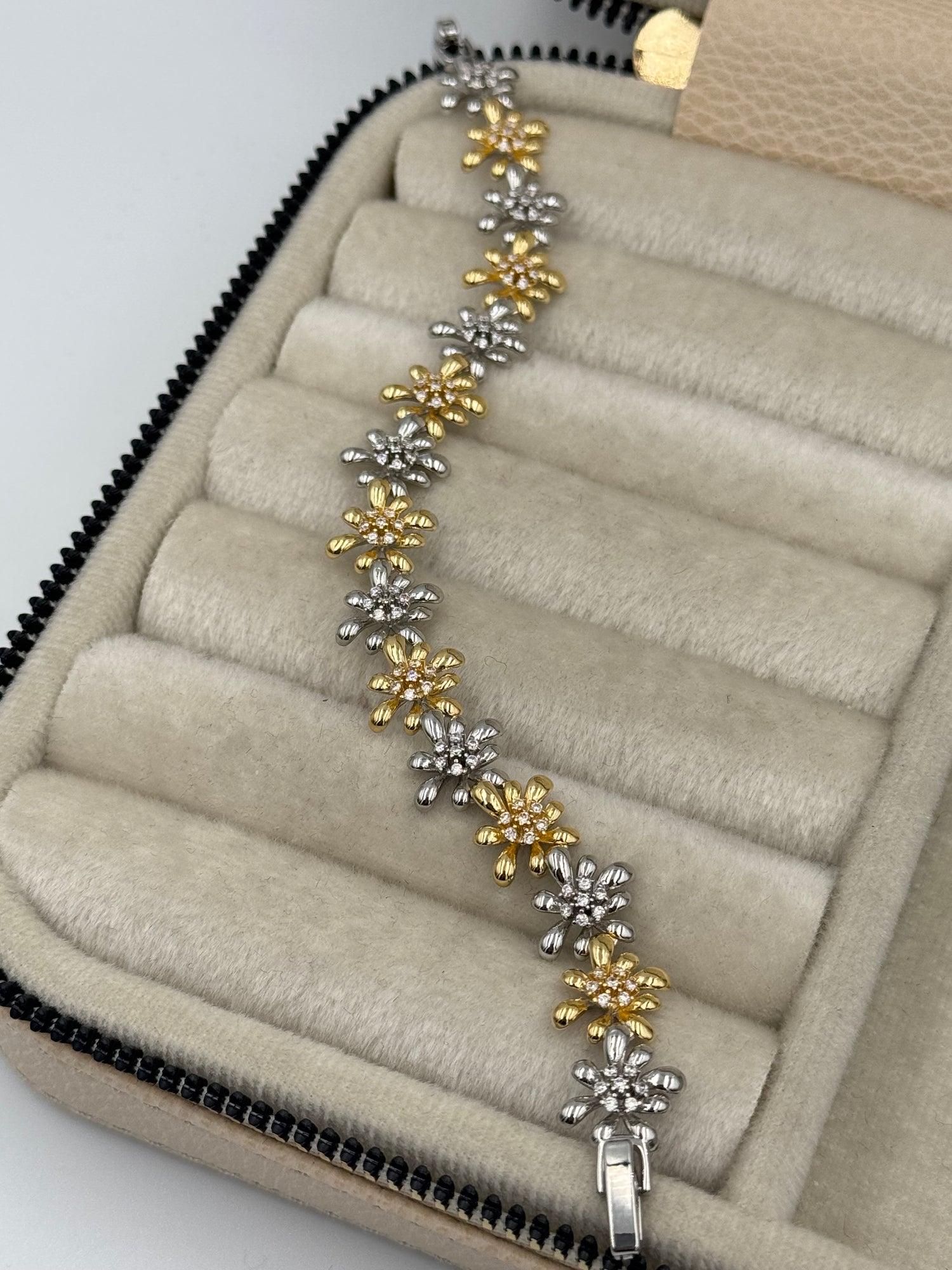 İTHAL ÇİÇEK DETAYLI ÇİFT RENK BİLEKLİK