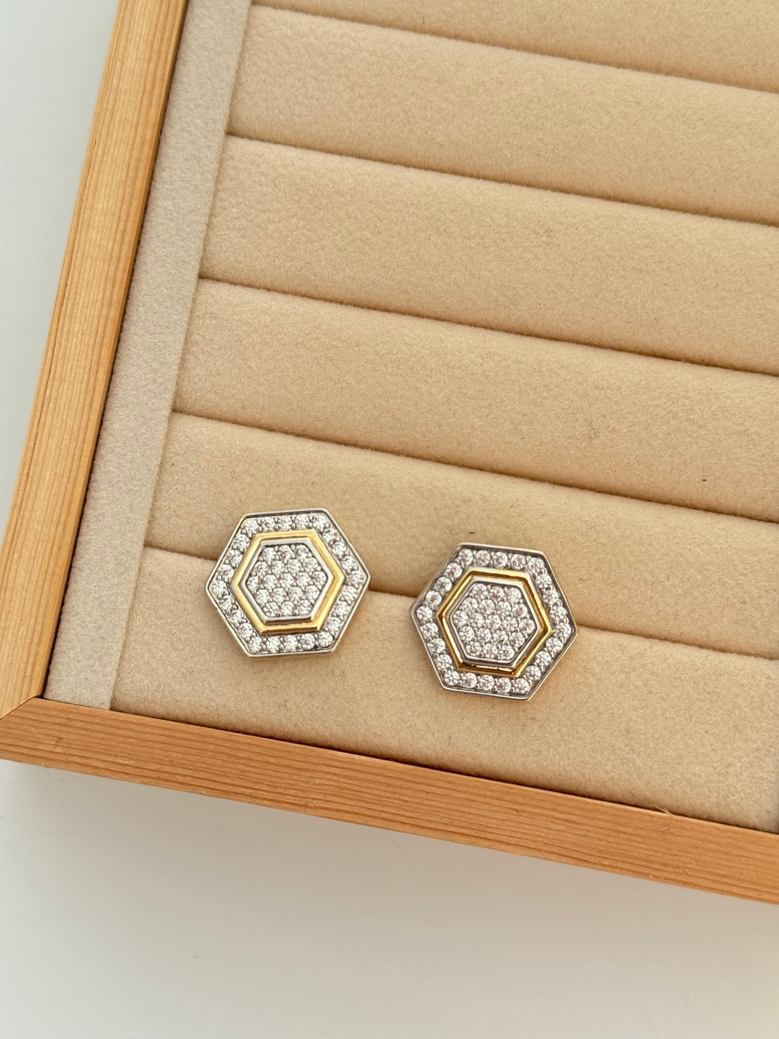 NOLYA TAŞ DETAYLI KÜPE