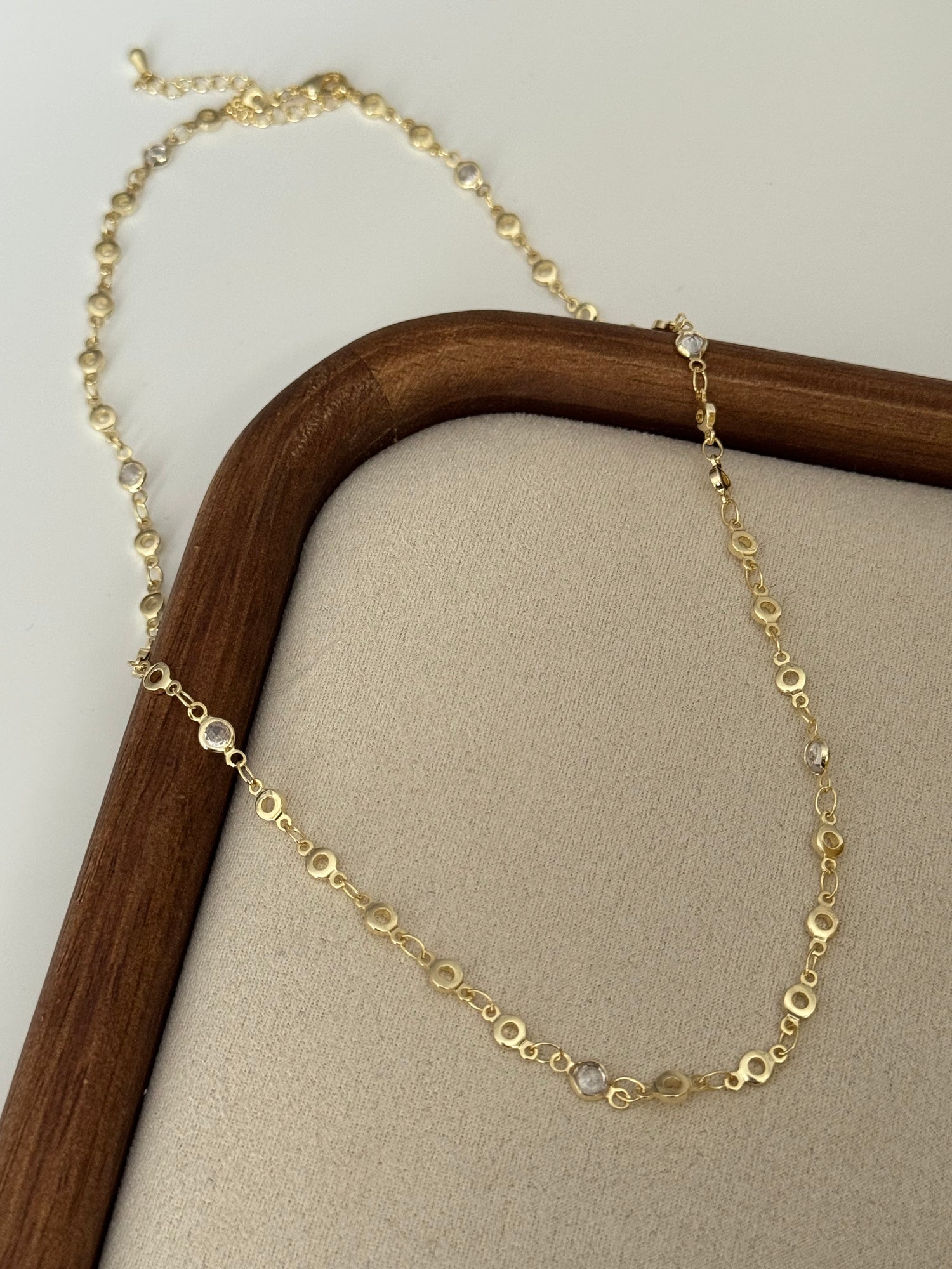 HELİA TAŞ DETAYLI GOLD KOLYE