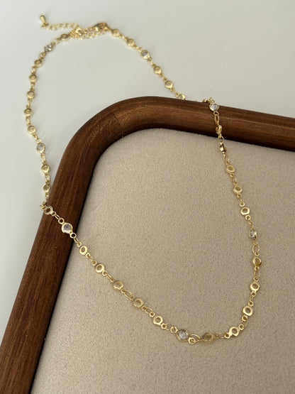 HELİA TAŞ DETAYLI GOLD KOLYE