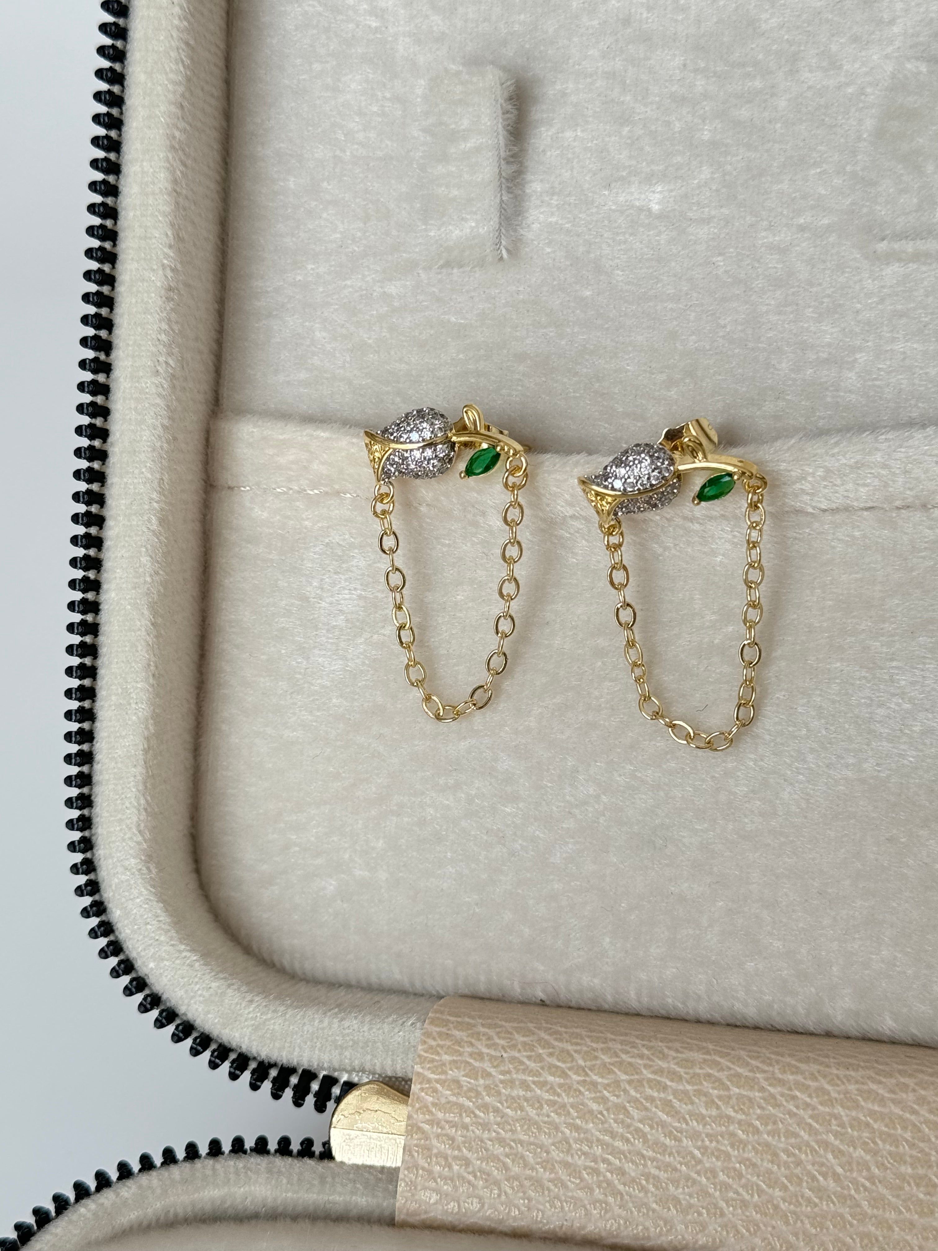 İTHAL LALE DETAYLI SALLANTILI GOLD KÜPE