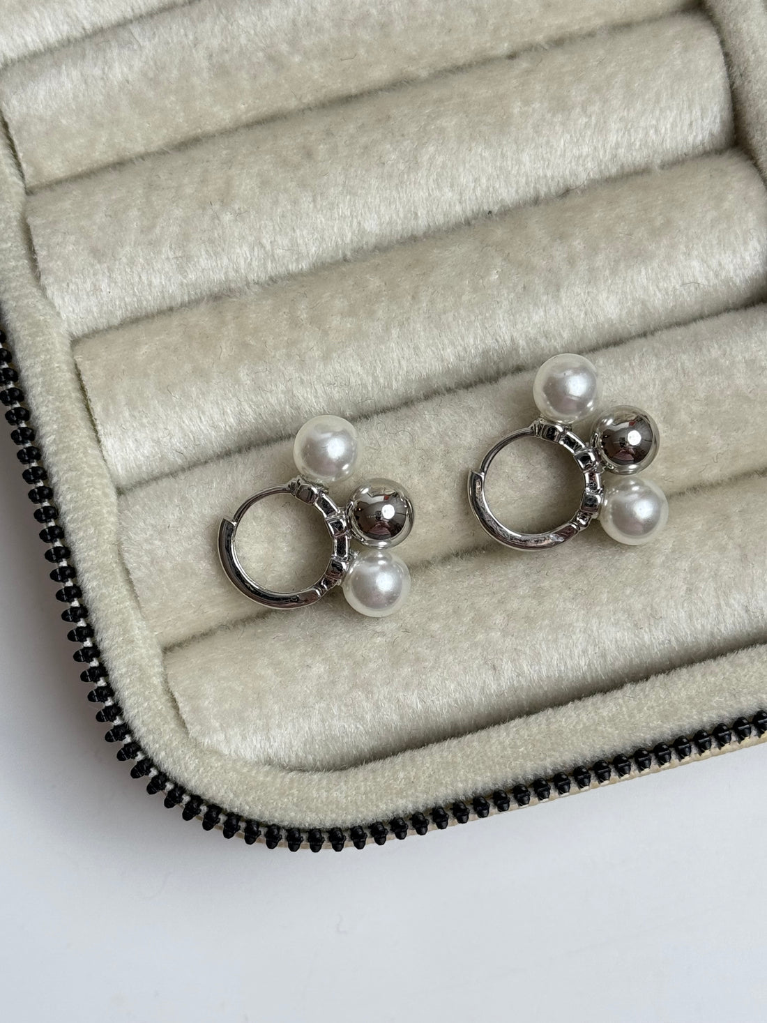 İTHAL İNCİ DETAYLI SİLVER HALKA KÜPE