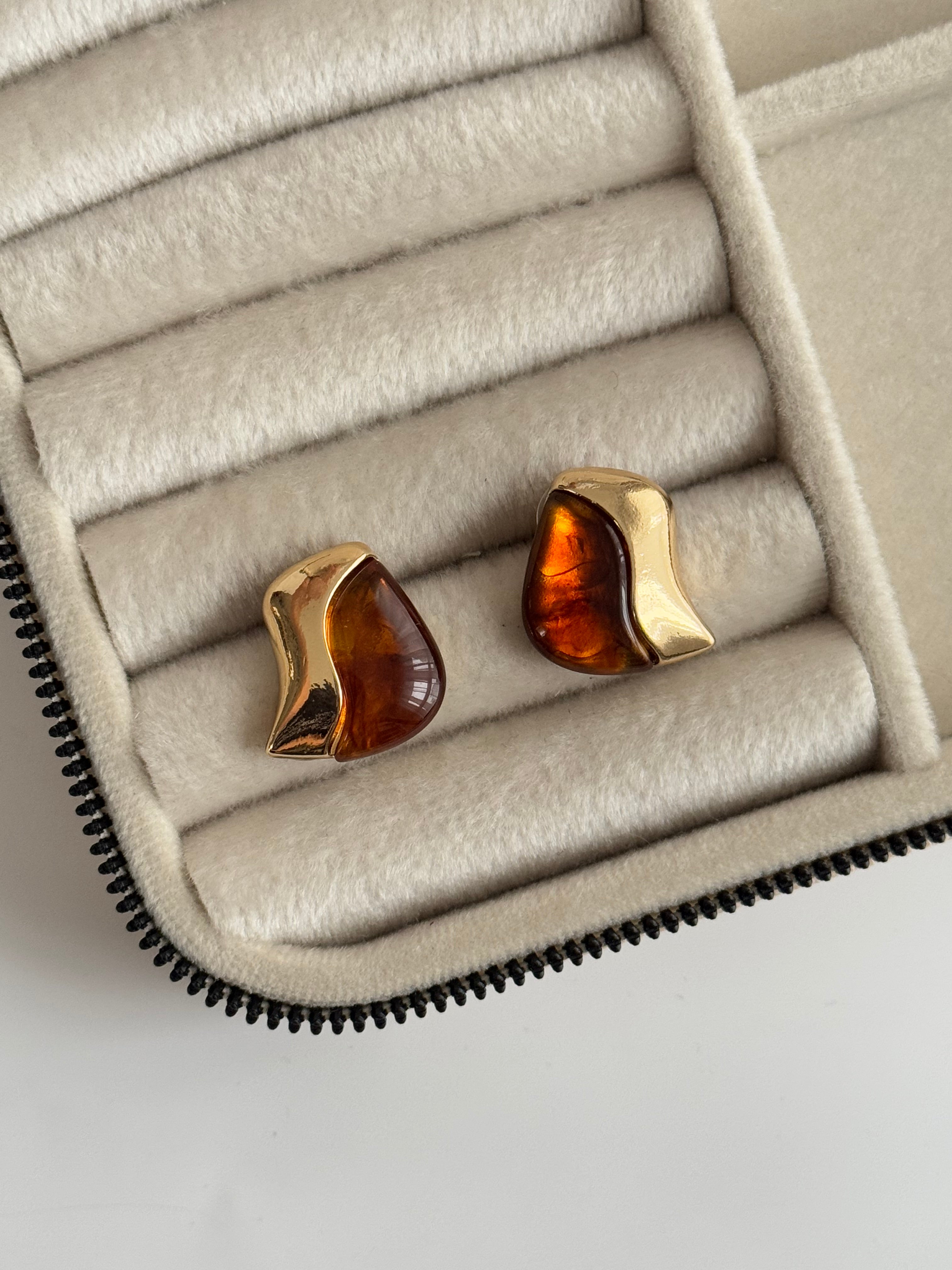 İTHAL KAHVERENGİ TAŞLI GOLD KÜPE