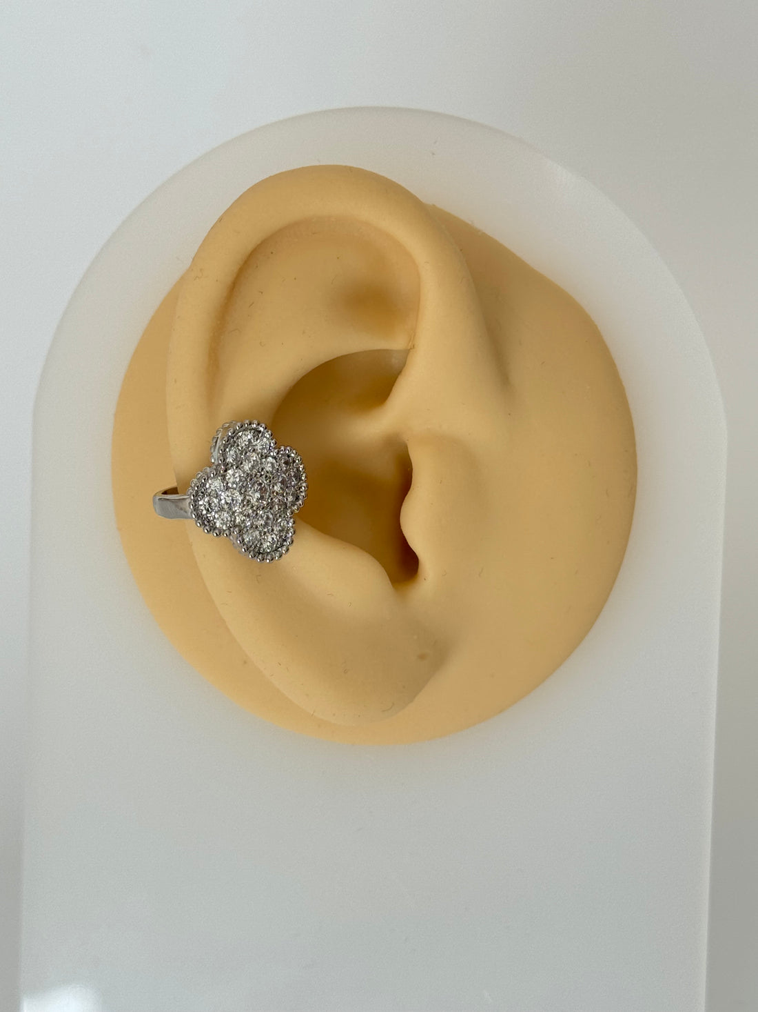 ERİS YONCA DETAYLI SİLVER MARKA MODEL KIKIRDAK KÜPE EARCUFF