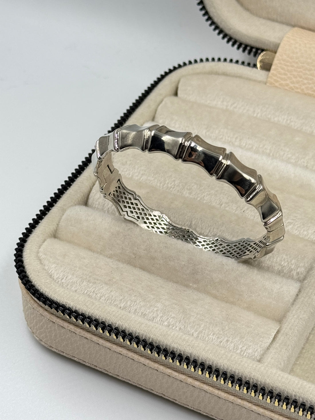 İTHAL KEMİK GÖRÜNÜMLÜ SİLVER KELEPÇE BİLEZİK