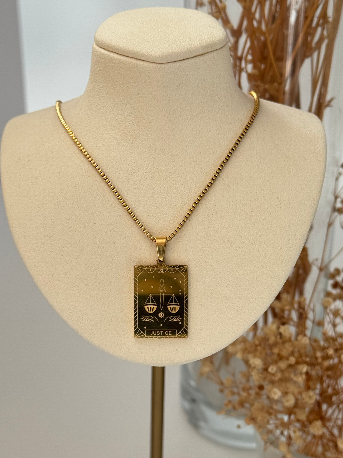 ADALET TERAZİLİ GOLD ÇELİK ÇİFT DESEN PLAKALI KOLYE