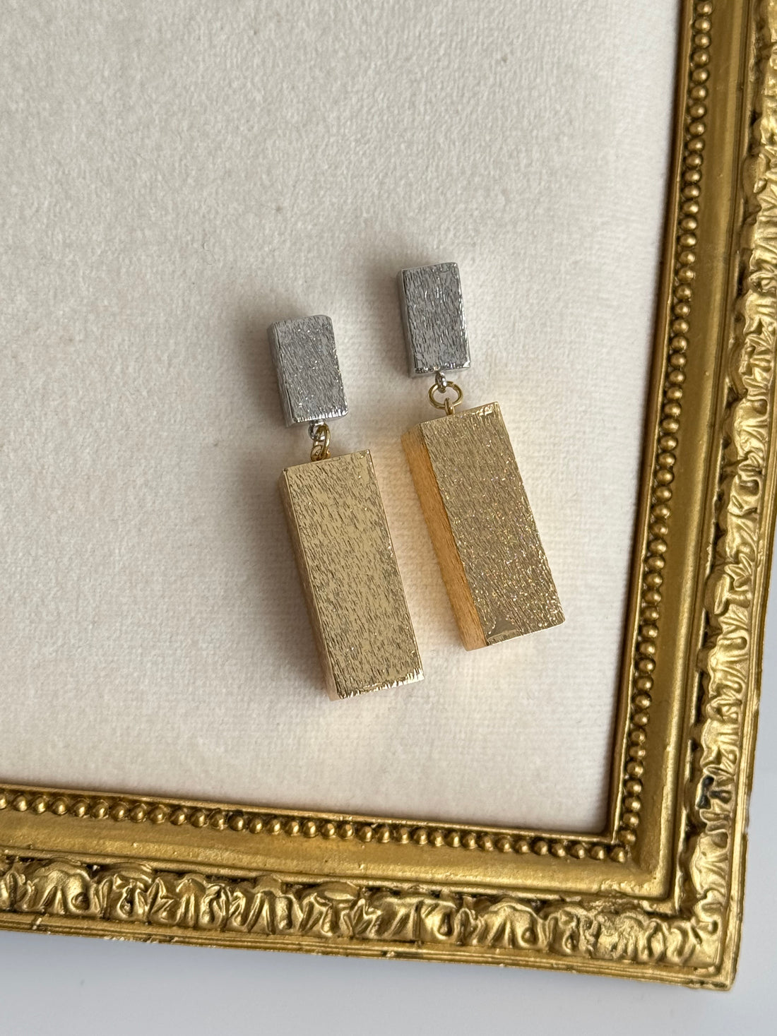 İTHAL GEOMETRİK DETAYLI KÜPE