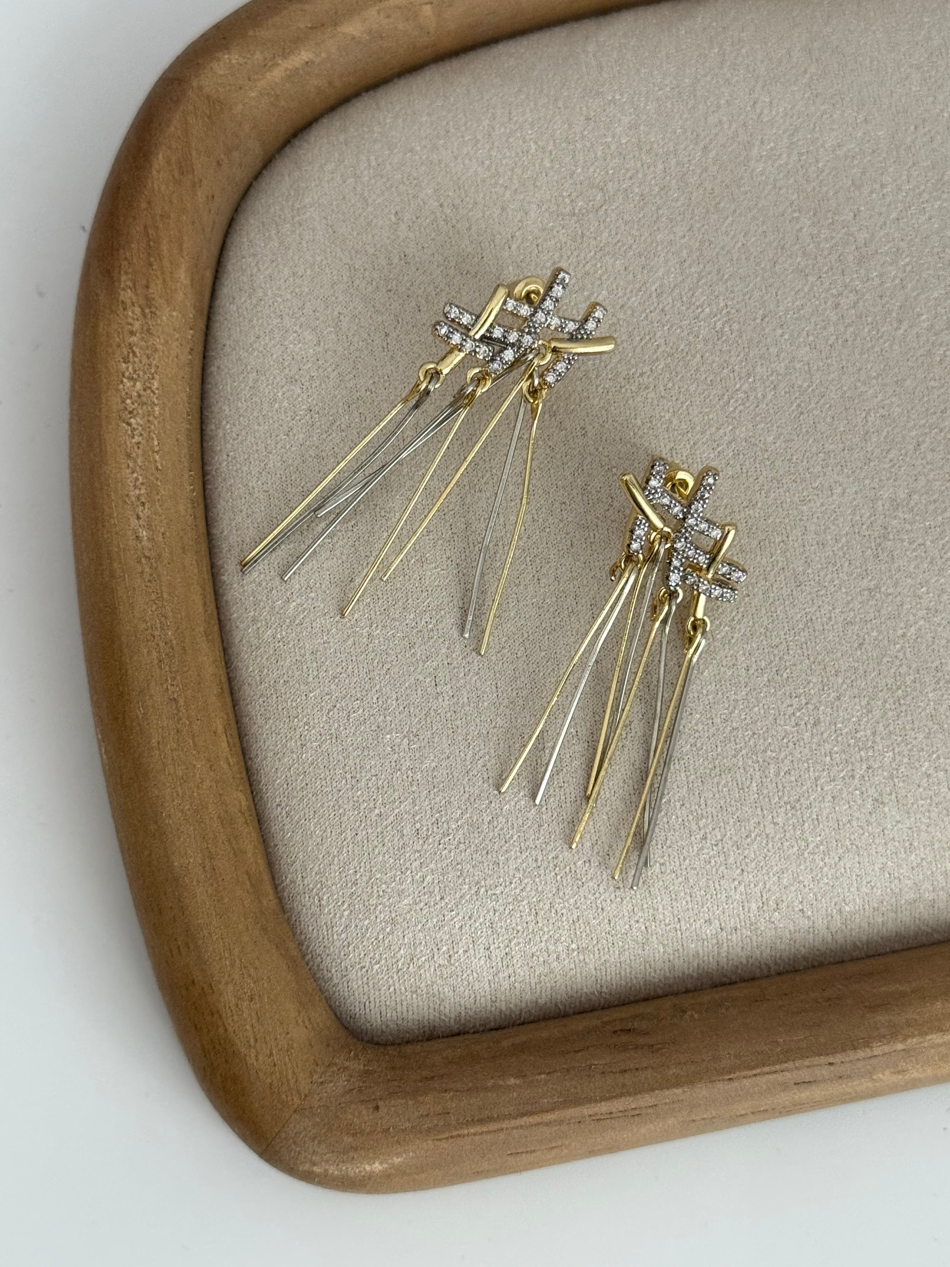 MAHİN TAŞ DETAYLI GOLD KÜPE