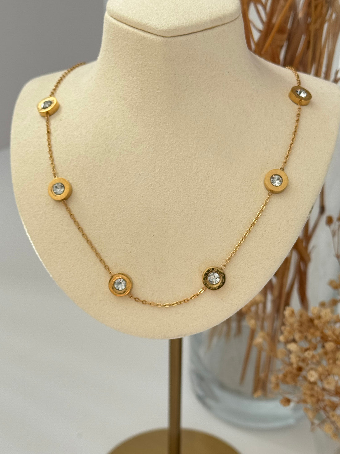 TAŞ DETAYLI GOLD ÇELİK KOLYE