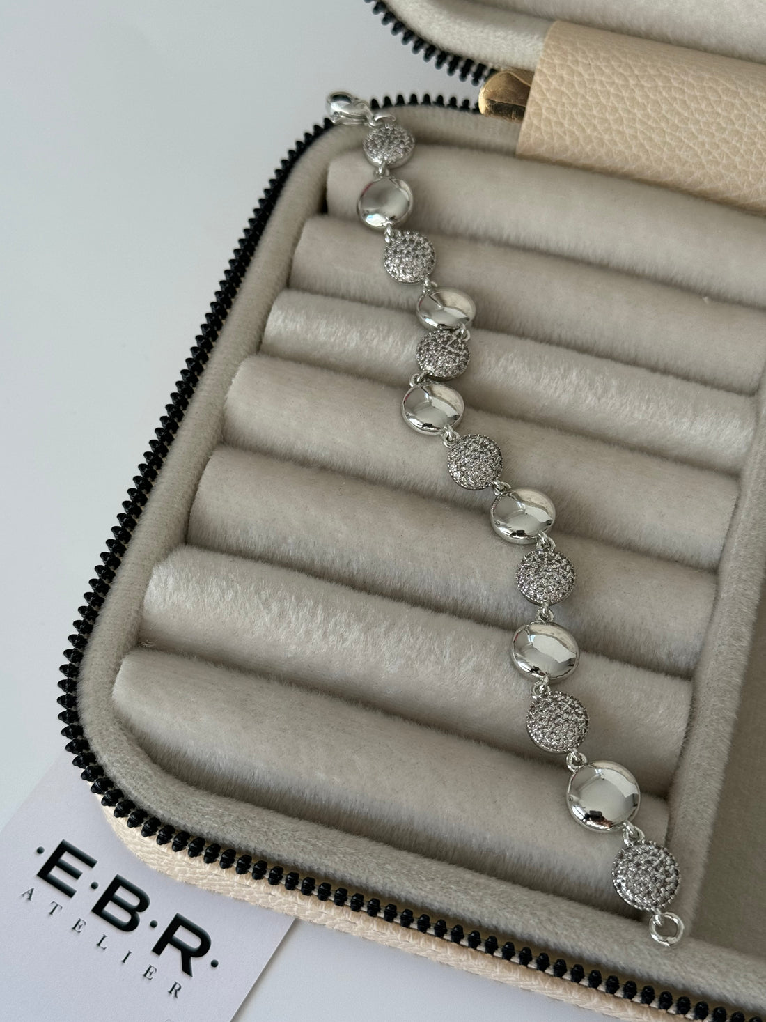 İTHAL OVAL TAŞ DETAYLI SİLVER BİLEKLİK