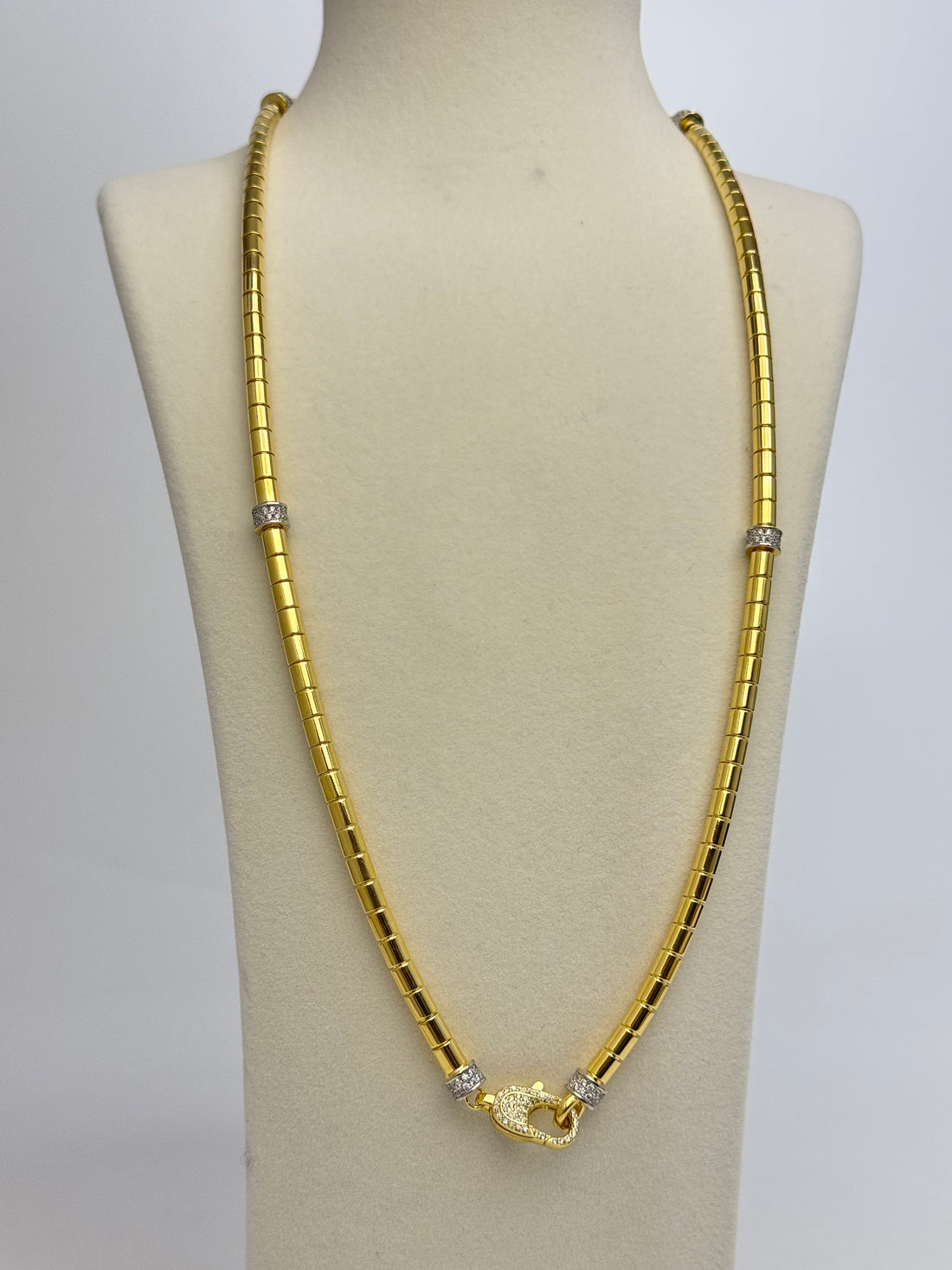 İTHAL KİLİT DETAYLI ALTIN KAPLAMA GOLD UZUN KOLYE