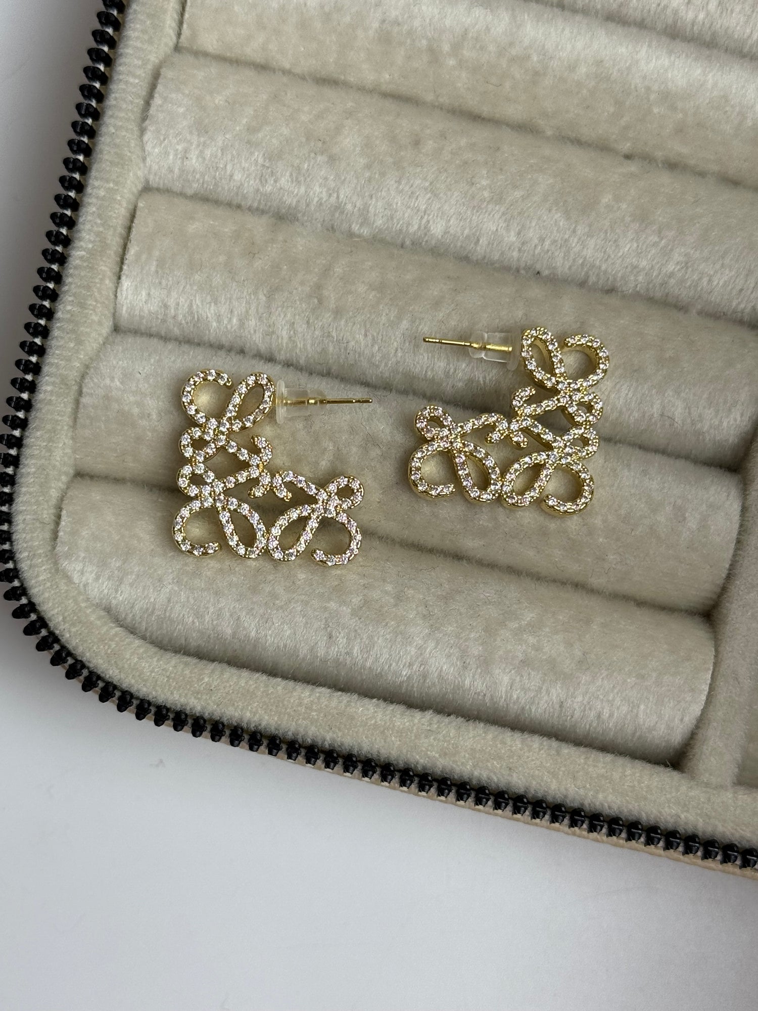 İTHAL TAŞLI MARKA MODEL GOLD KÜPE