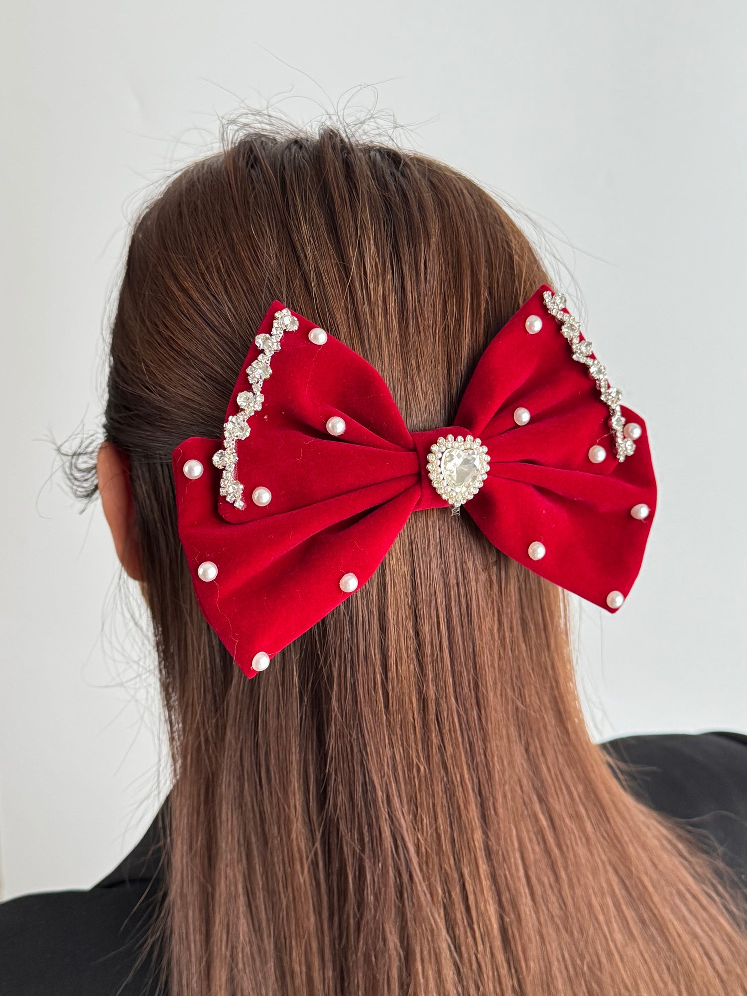 İTHAL KIRMIZI KADİFE KALP DETAYLI FİYONK TOKA