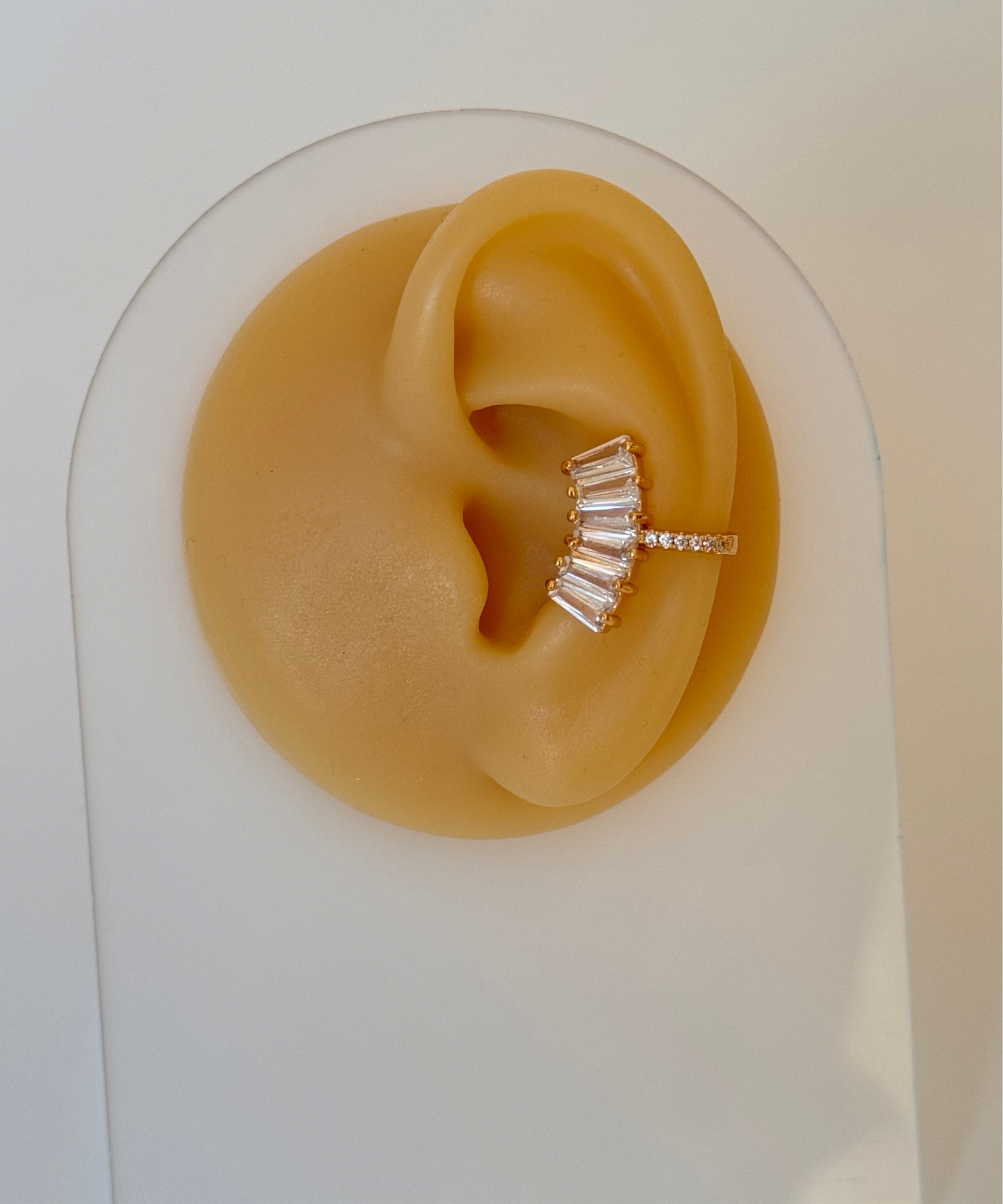 İTHAL TAŞ DETAYLI GOLD KIKIRDAK KÜPE EARCUFF