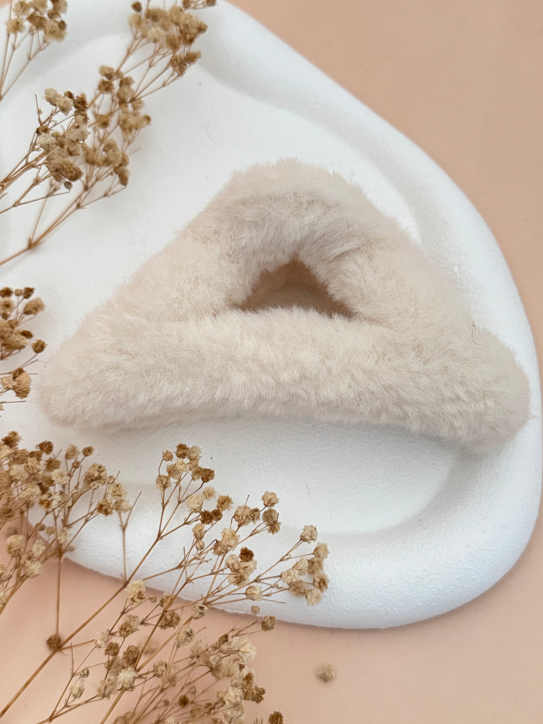 İTHAL KREM ÜÇGEN PELUŞ MANDAL TOKA