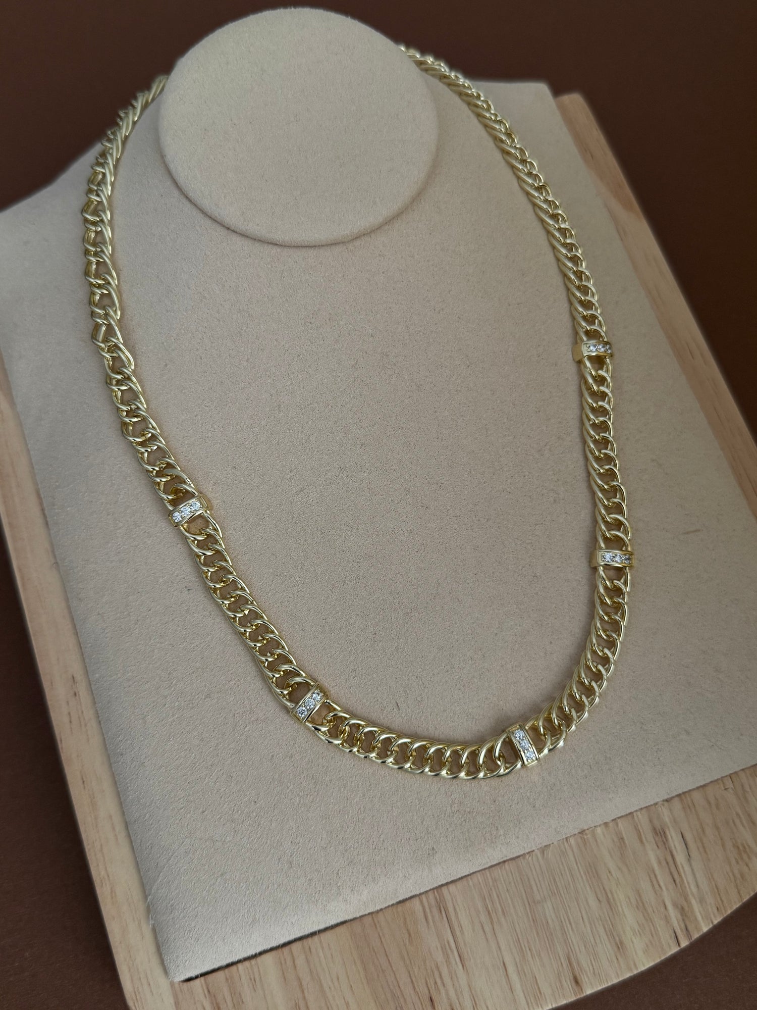 MİTRA TAŞ DETAYLI GOLD ZİNCİR KOLYE