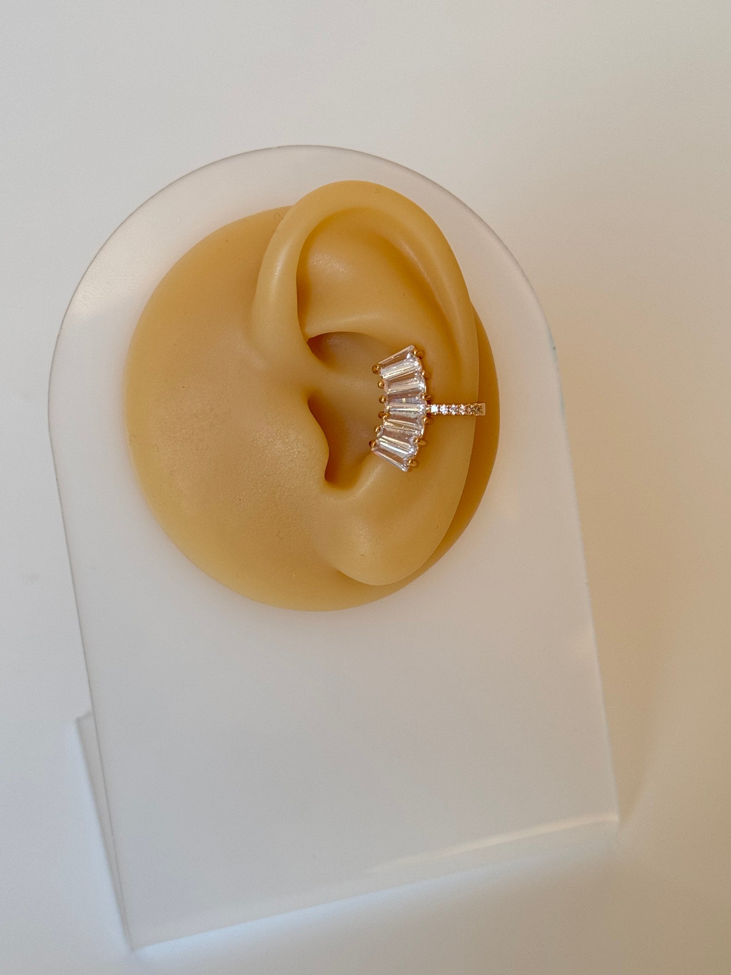 İTHAL TAŞ DETAYLI GOLD KIKIRDAK KÜPE EARCUFF