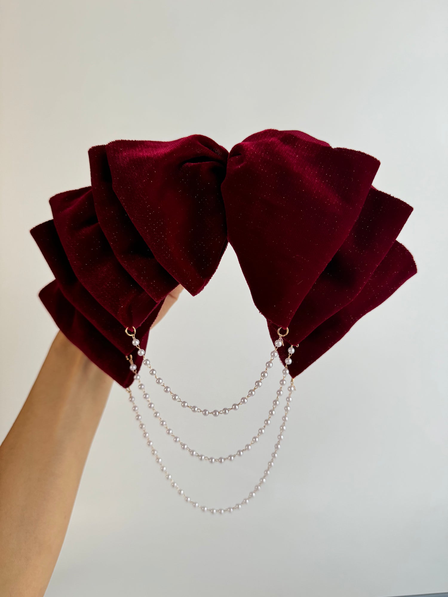 İTHAL KIRMIZI KADİFE SALLANTILI İNCİ DETAYLI TOKA