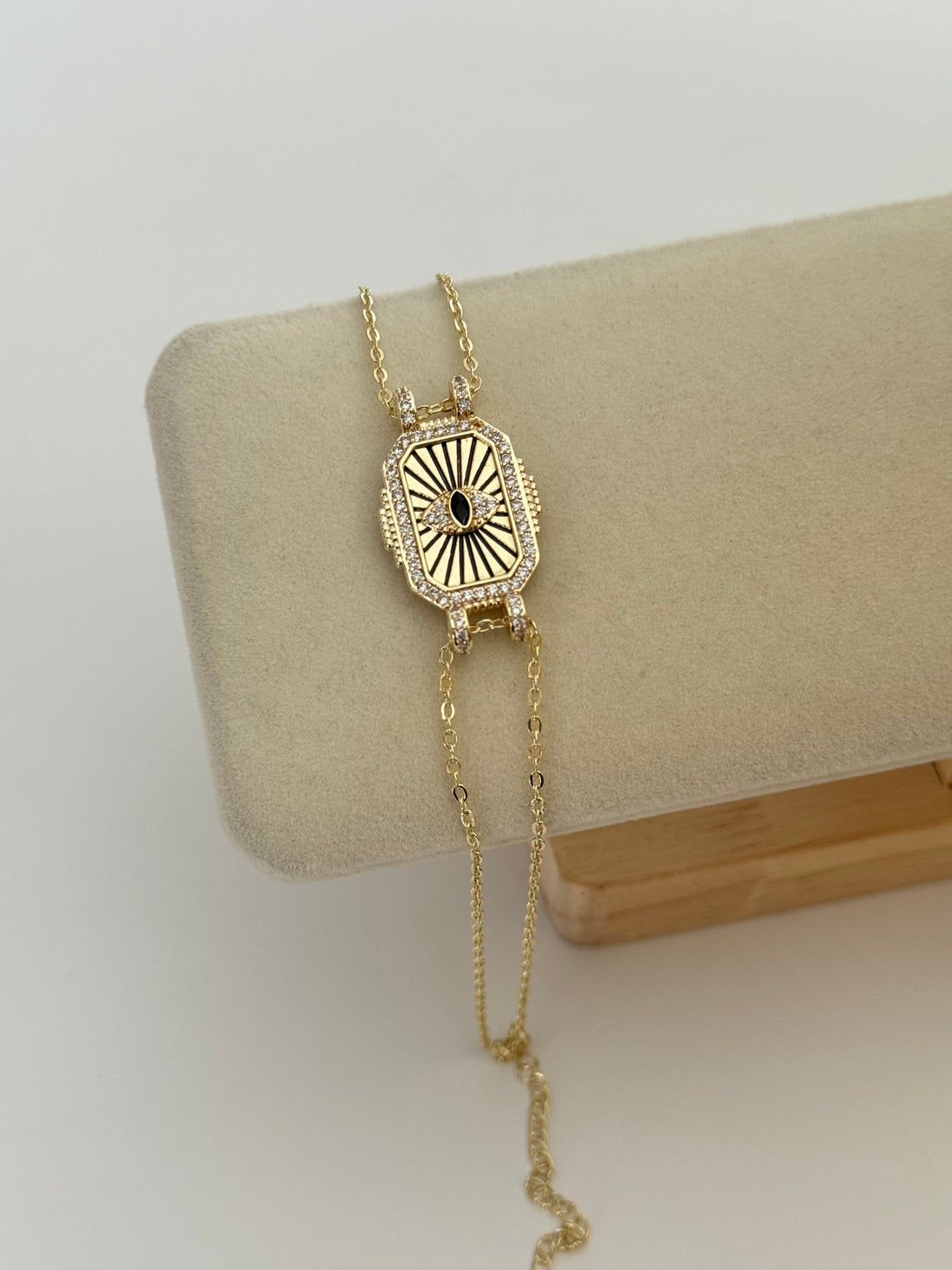 VİON GÖZ DETAYLI GOLD BİLEKLİK