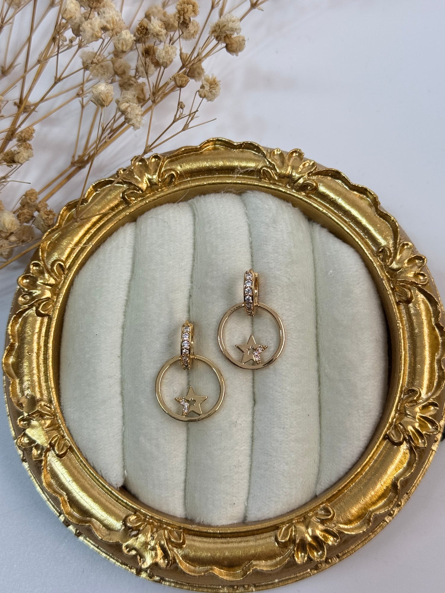 İTHAL YILDIZ DETAYLI GOLD HALKA KÜPE