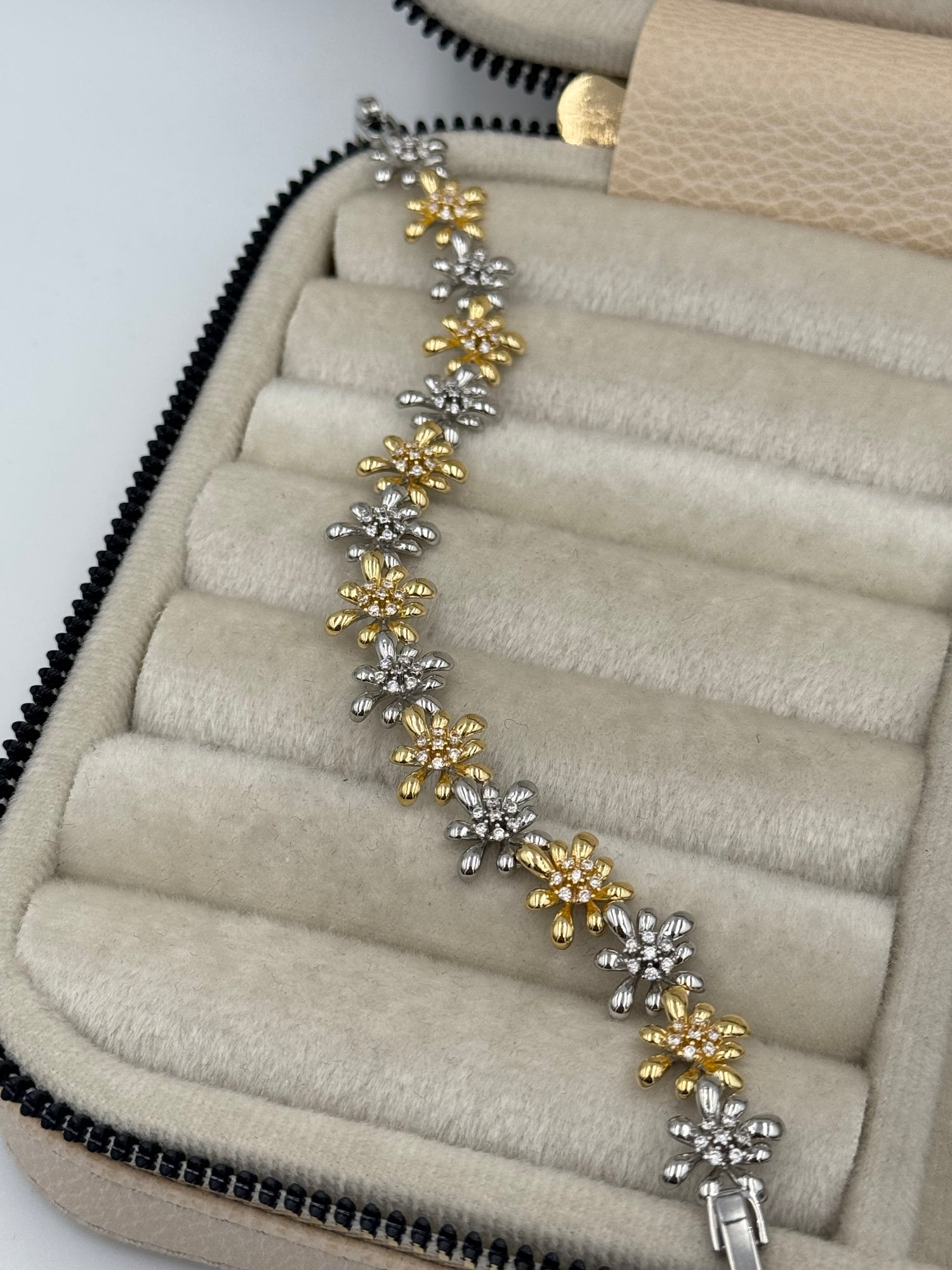 İTHAL ÇİÇEK DETAYLI ÇİFT RENK BİLEKLİK