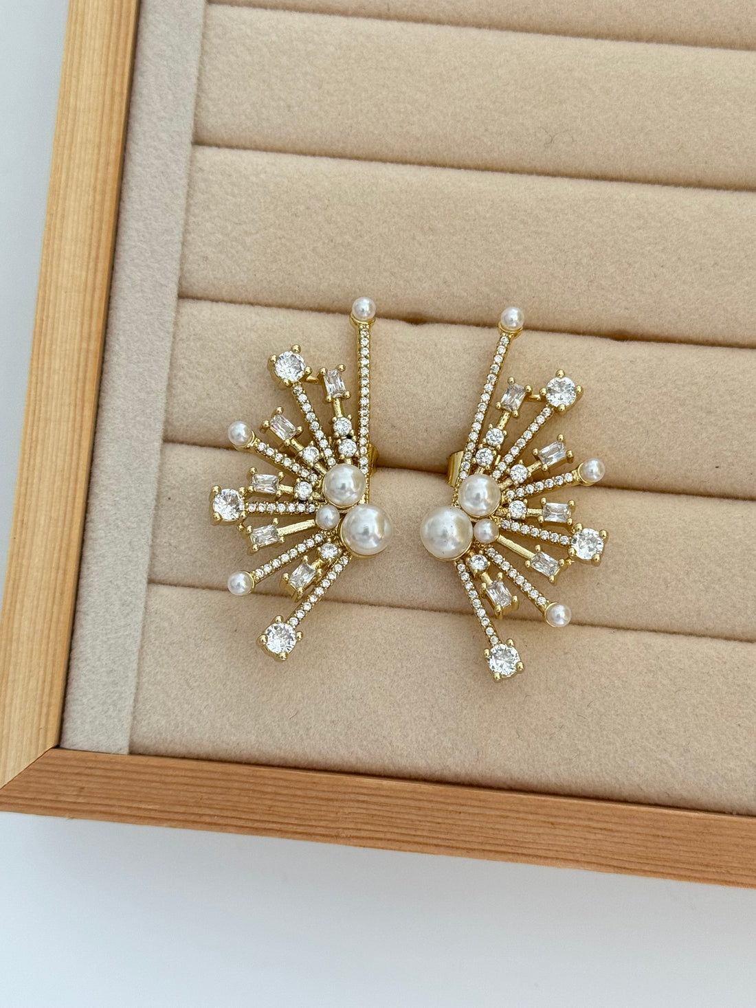 JORA İNCİ DETAYLI GOLD KÜPE