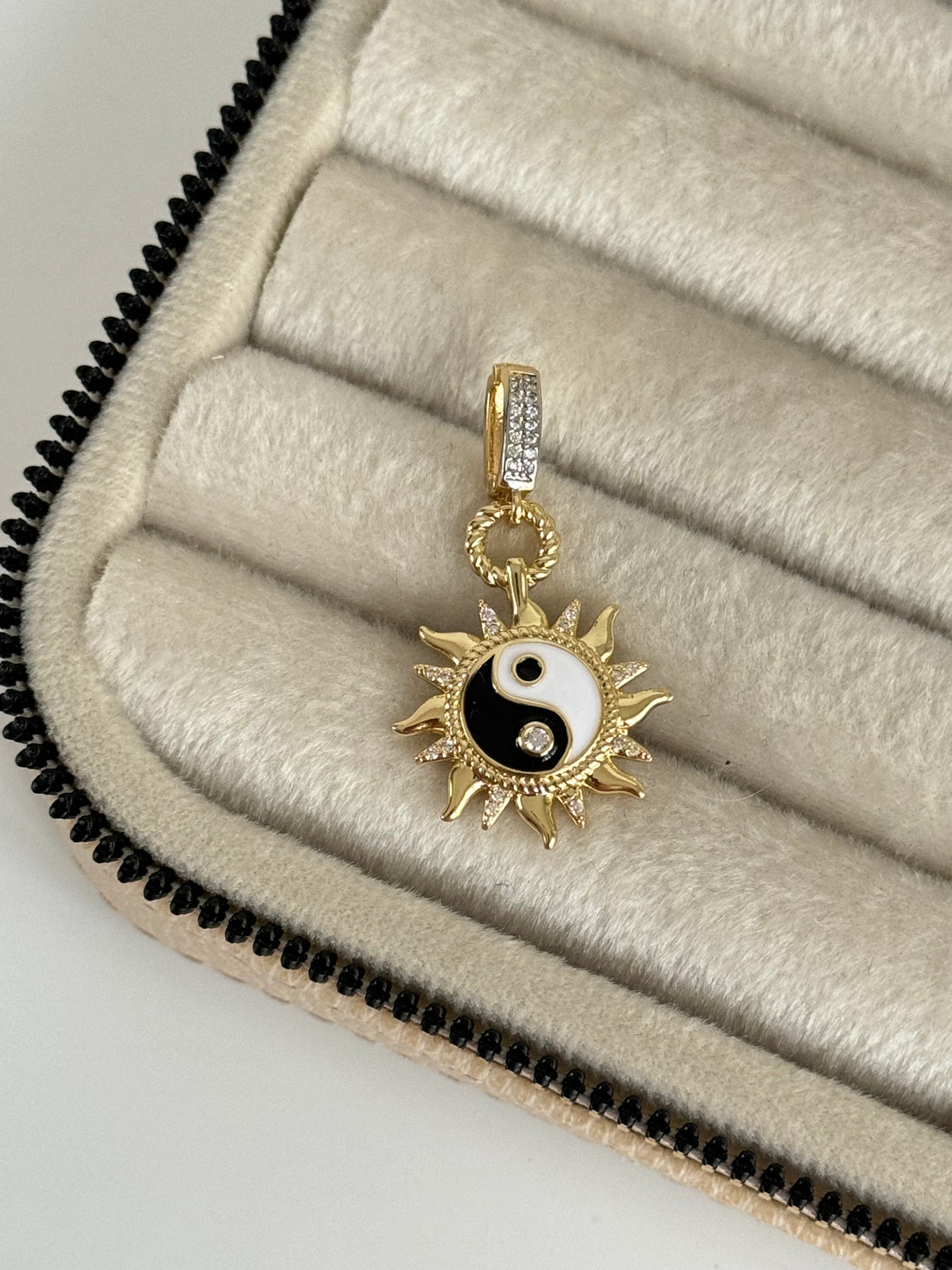 İTHAL YİN YANG DETAYLI GOLD CHARM