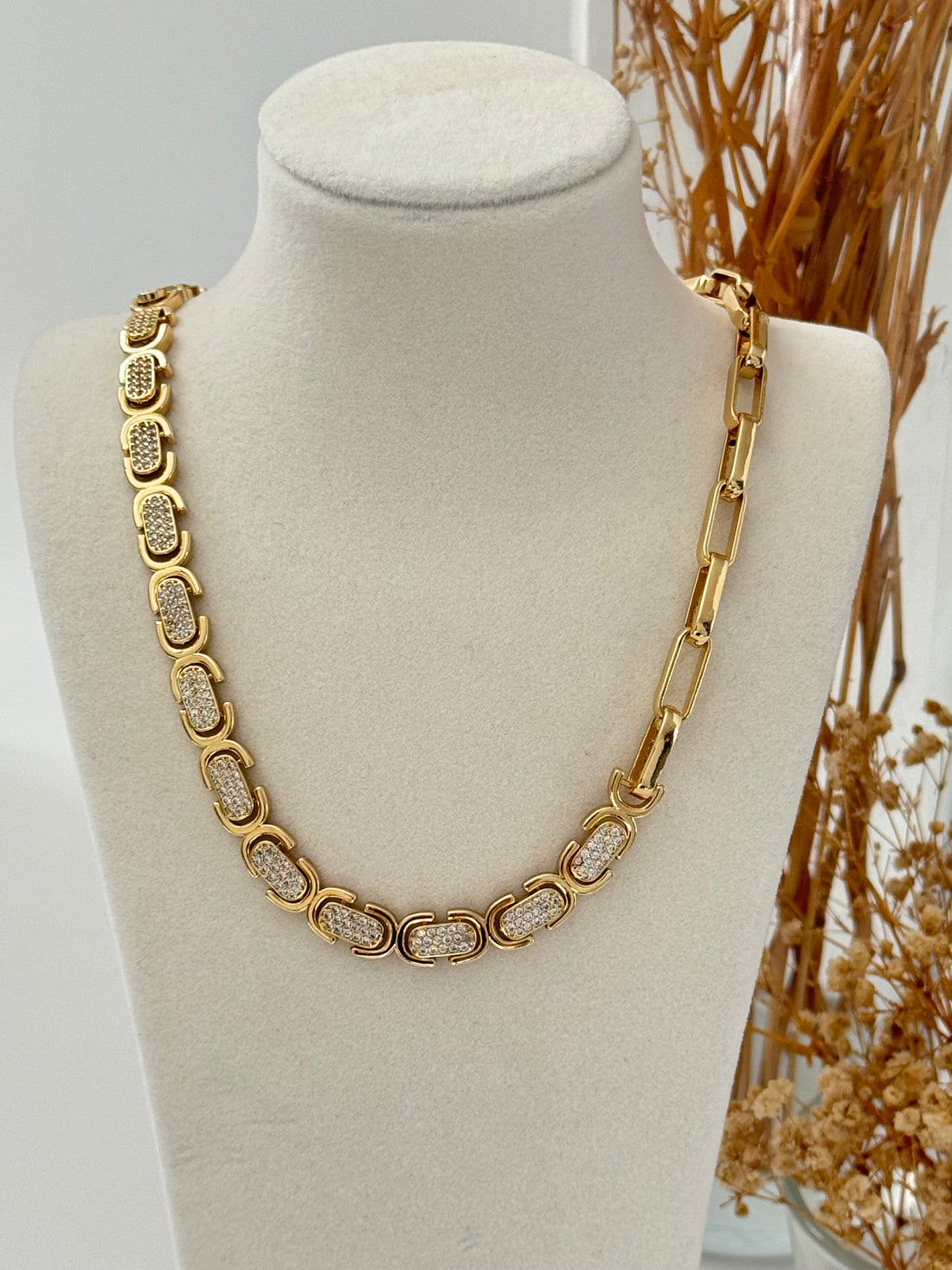 İTHAL OVAL FORM TAŞLI GOLD KOLYE