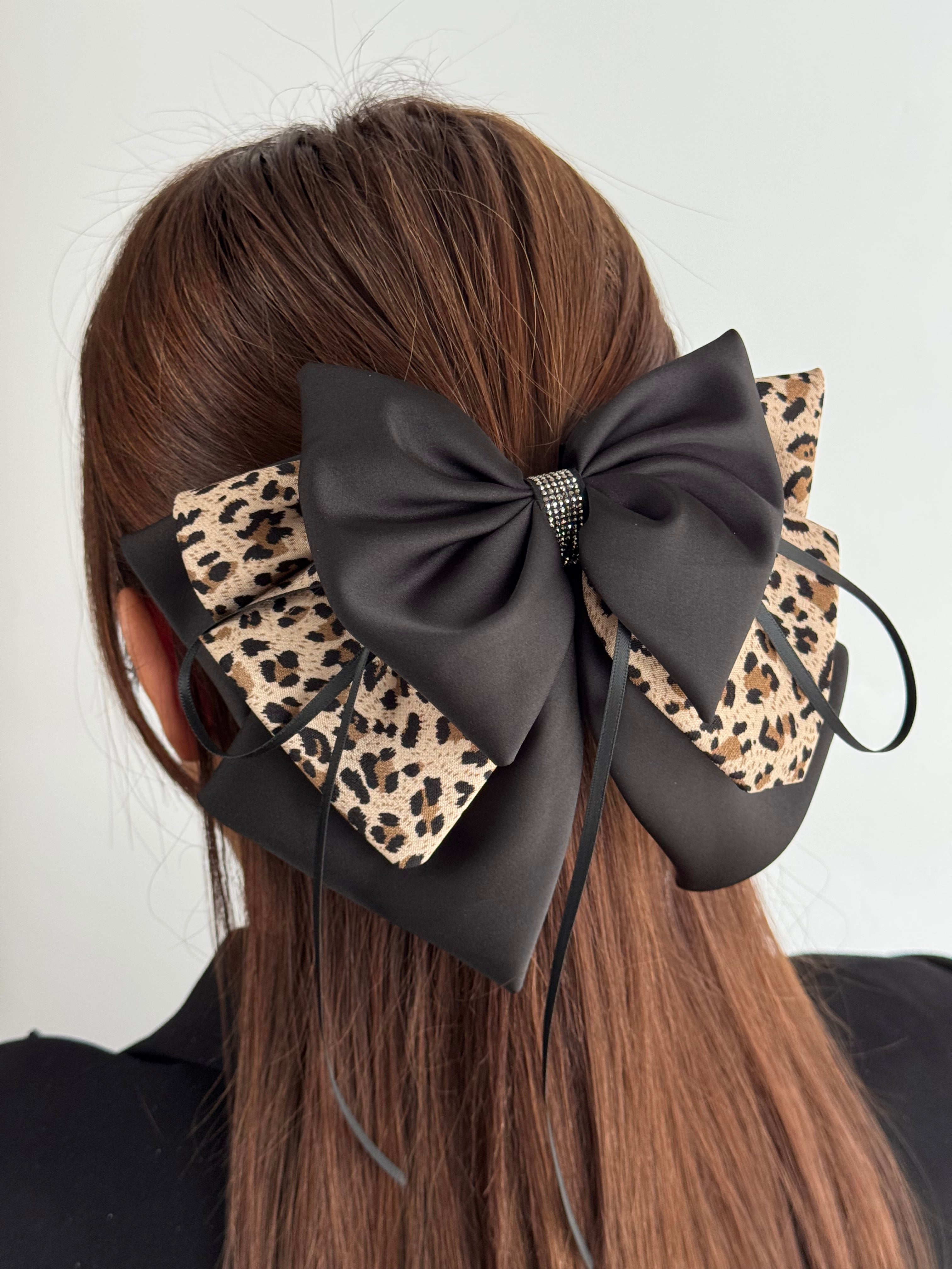 İTHAL LEOPARLI FİYONKLU KURDELELİ MANDAL TOKA