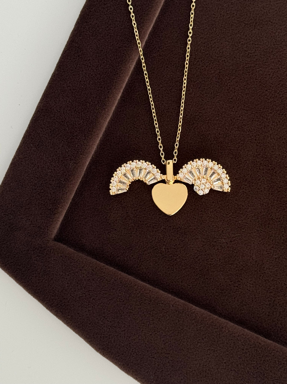 TAŞLI AÇILABİLİR KALP DETAYLI GOLD ÇELİK KOLYE