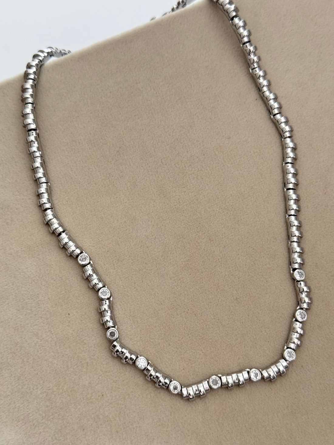 İTHAL TAŞ DETAYLI SİLVER KOLYE