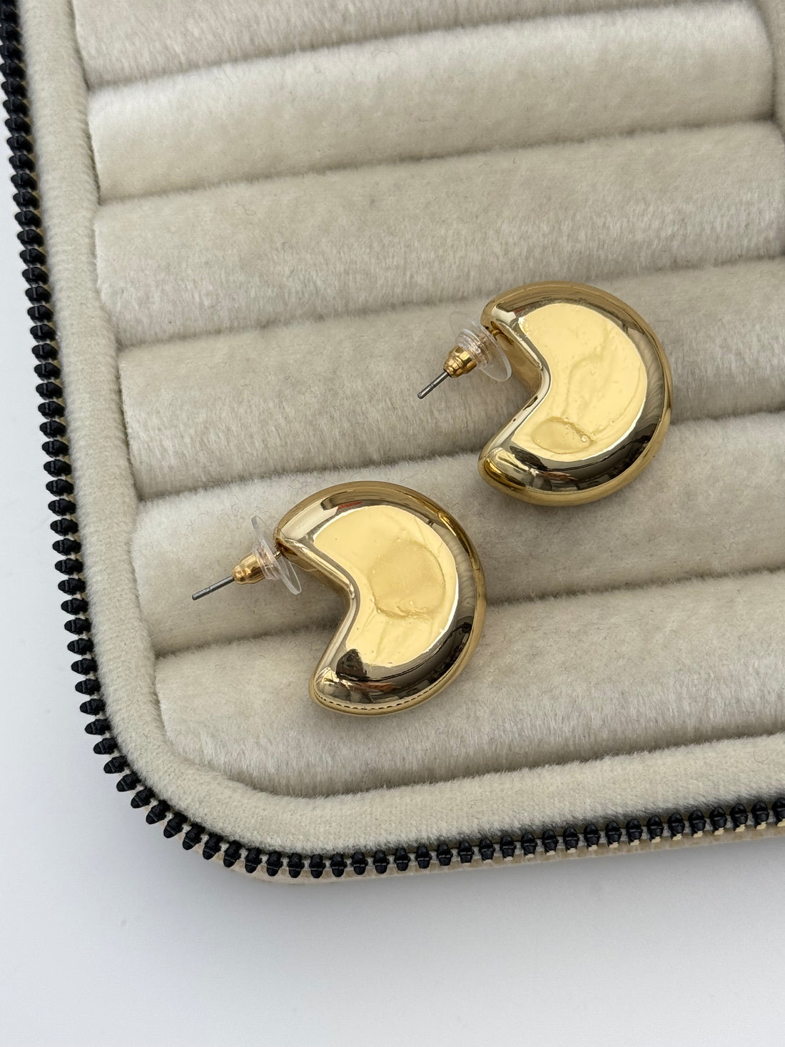 İTHAL PAC-MAN BOMBELİ GOLD KÜPE