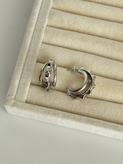 İTHAL ÇİVİ DETAYLI SİLVER KÜPE