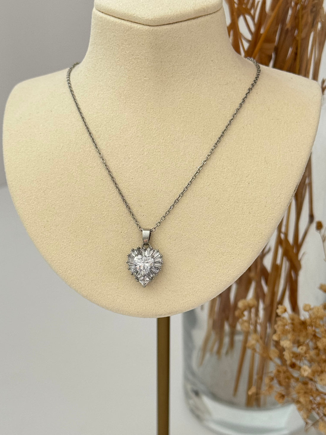 KALP DETAYLI SİLVER ÇELİK KOLYE