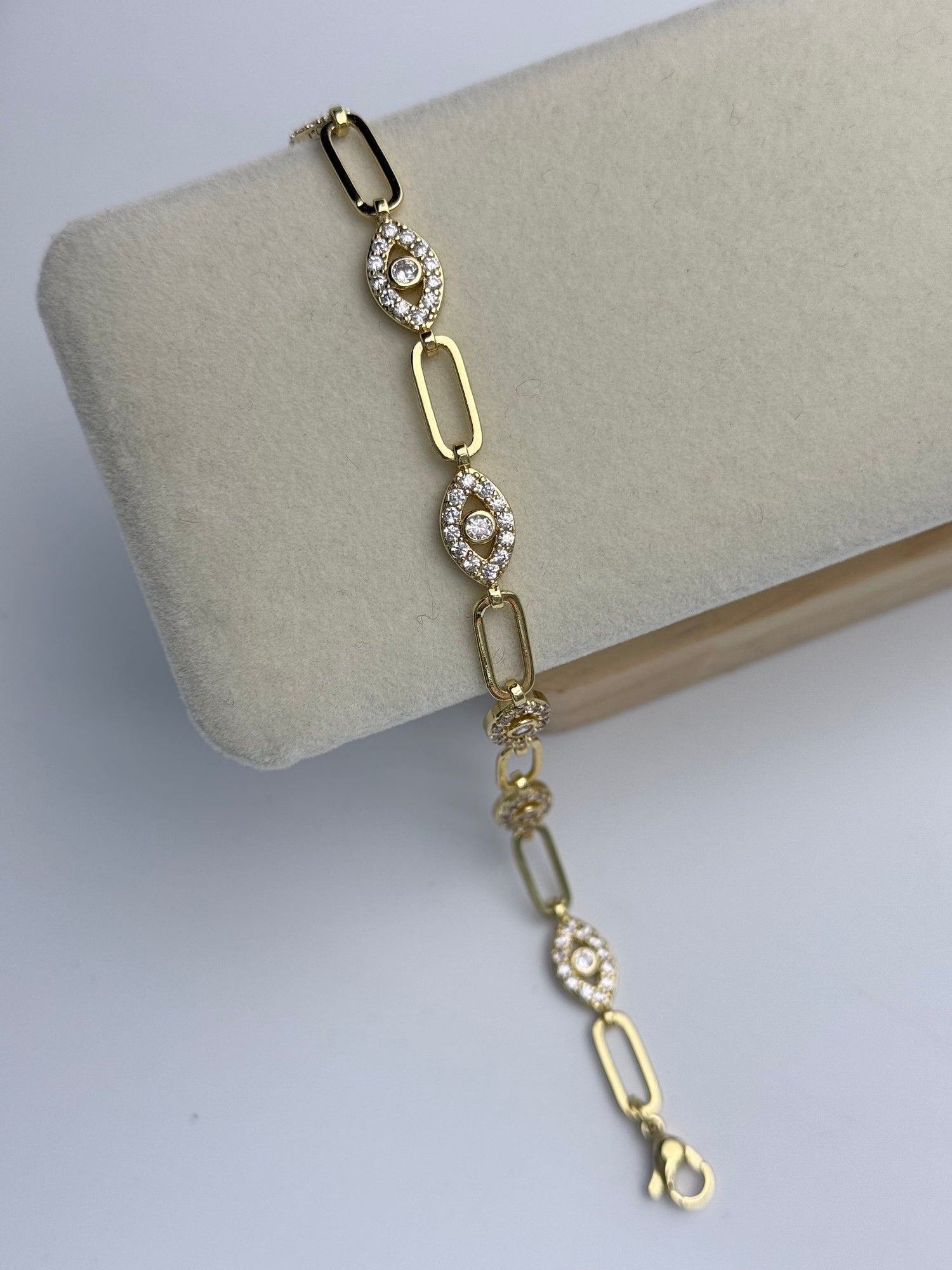 NAVAZ GÖZ DETAYLI GOLD BİLEKLİK