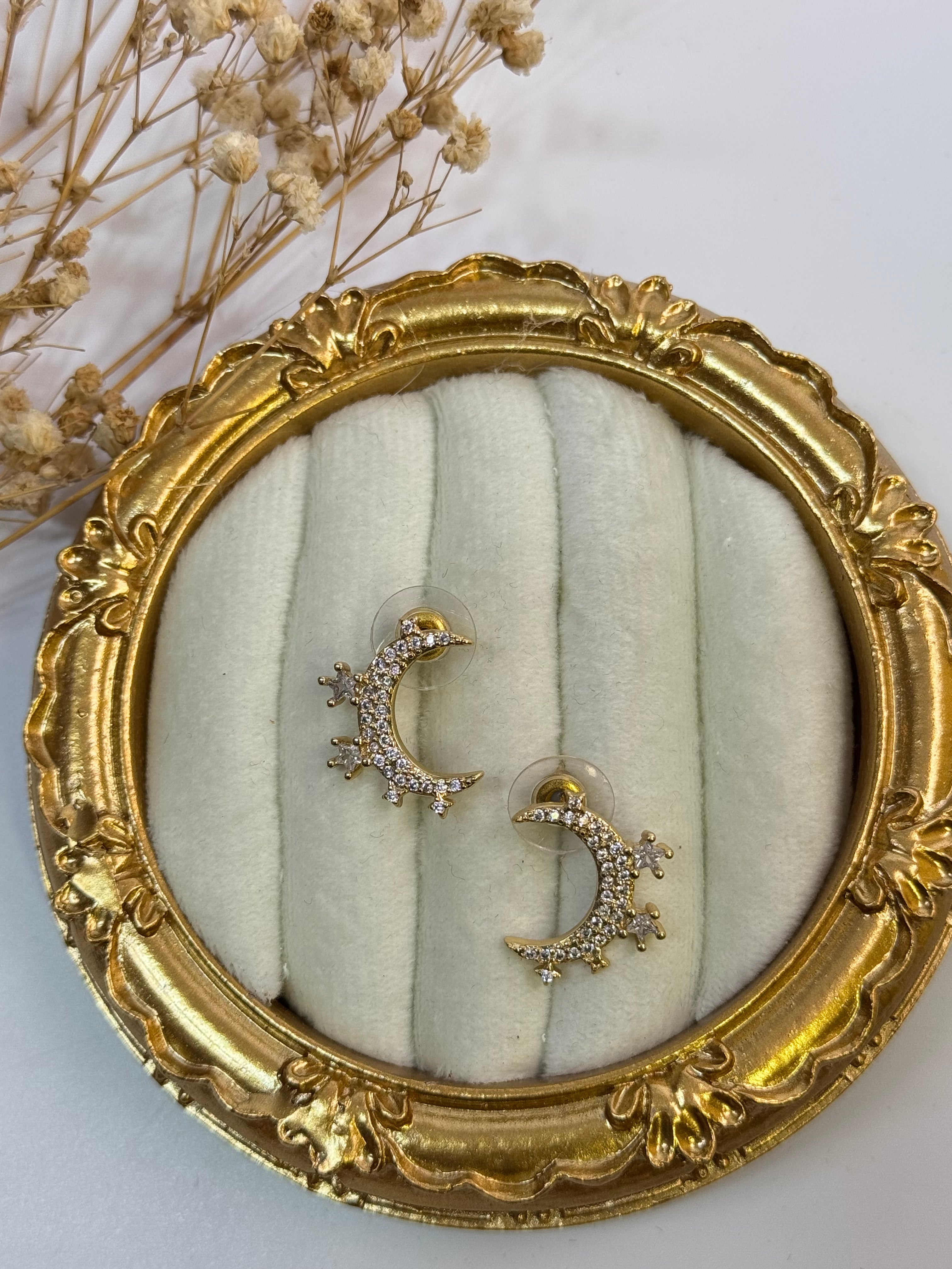 İTHAL AY DETAYLI MİNİMAL GOLD KÜPE