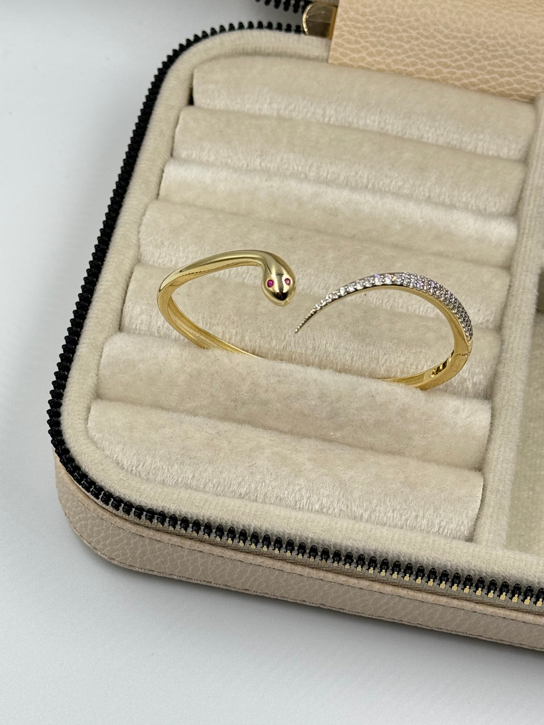 İRHAL ARI DETAYLI GOLD KELEPÇE BİLEZİK