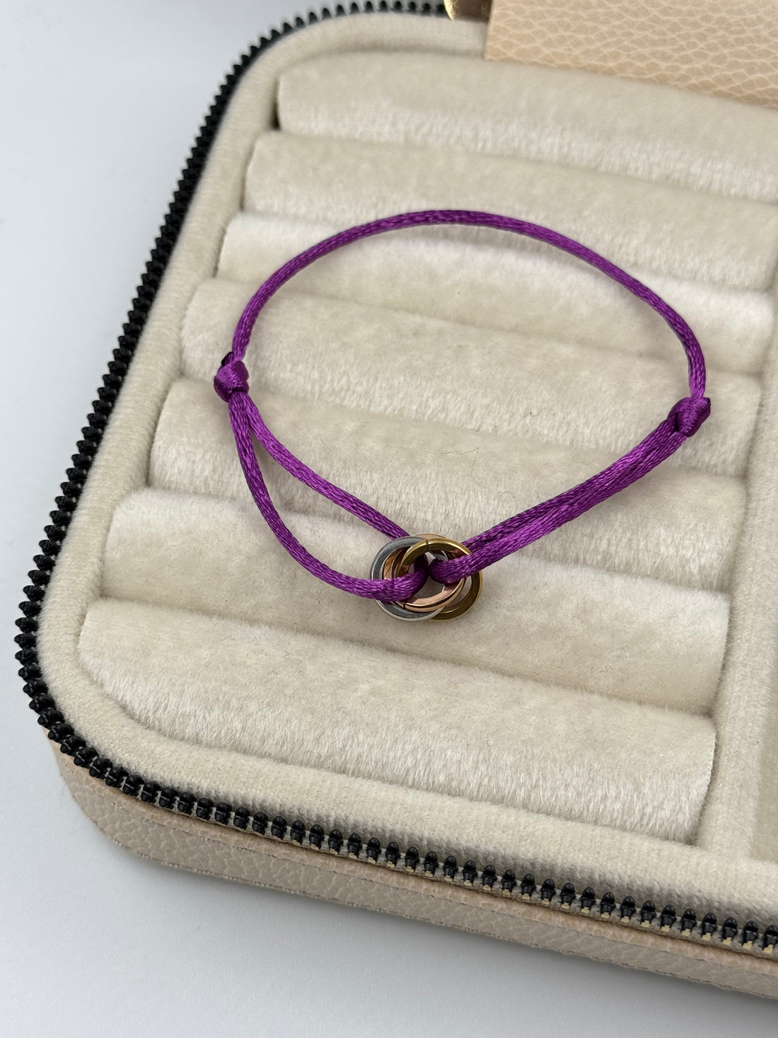 MARO MARKA MODEL MOR İPLİ AYARLANABİLİR BİLEKLİK