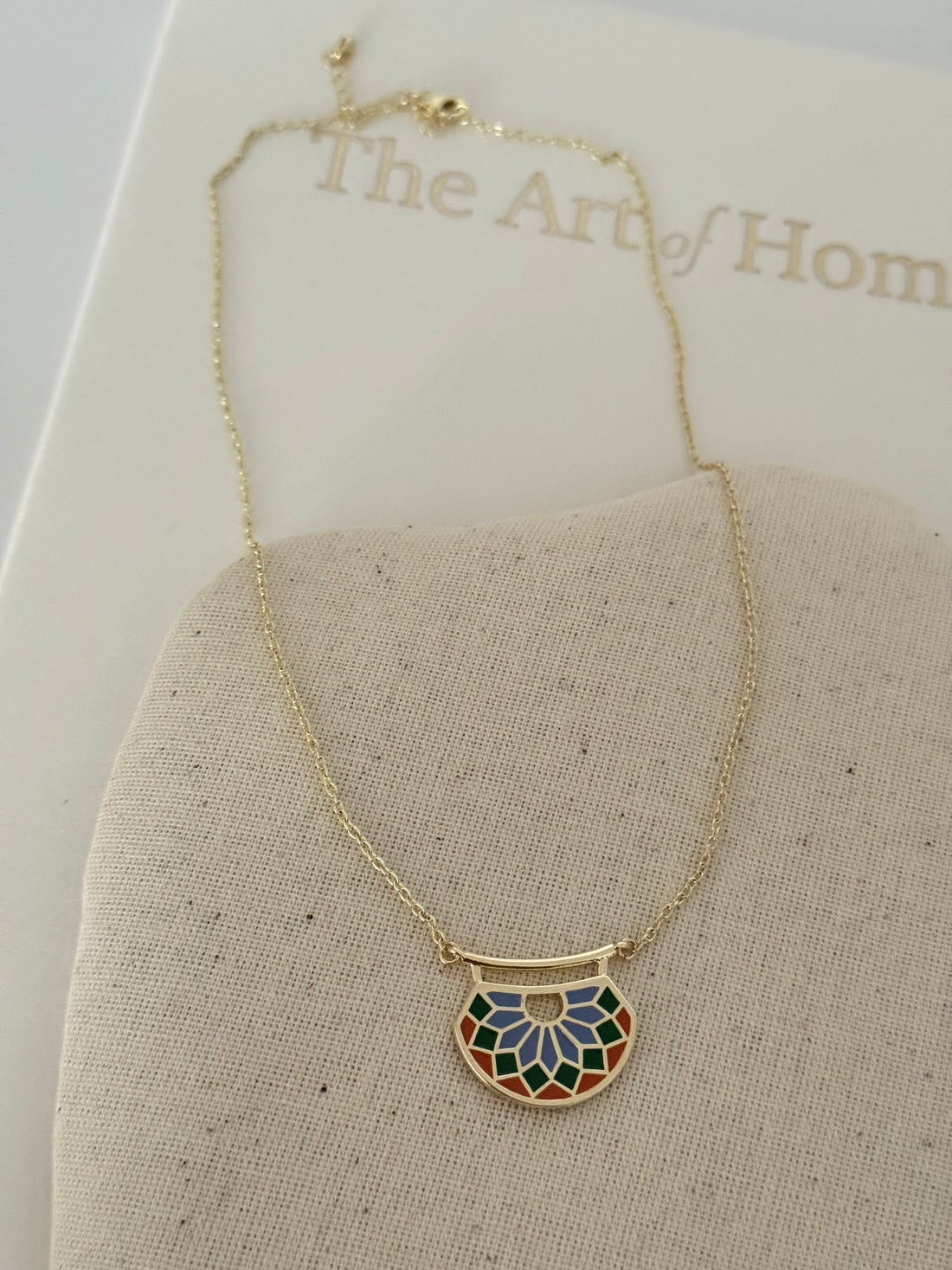 MAELLE VİTRAY DESENLİ GOLD KOLYE