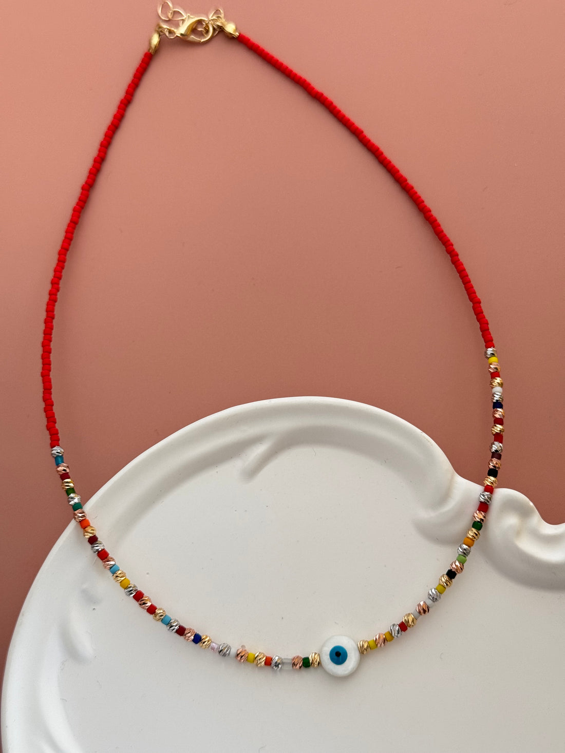 TEVA SEDEFLİ NAZAR NONCUK DETAYLI ALTIN KAPLAMA DORİKA KIRMIZI BONCUK KOLYE