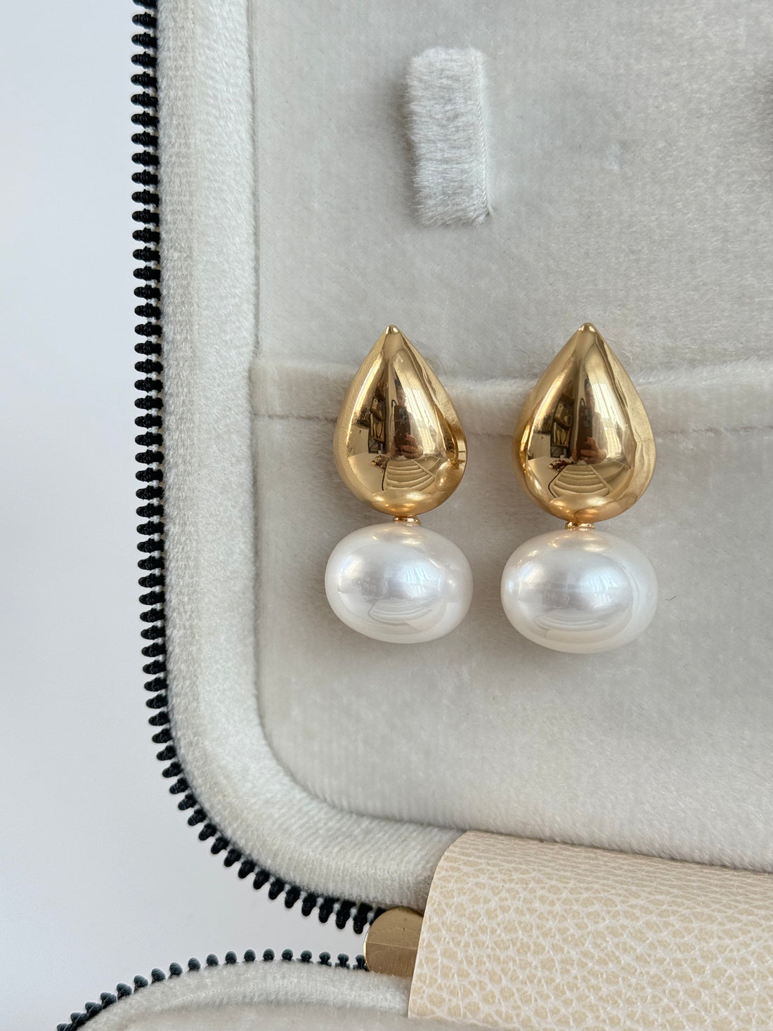 İTHAL İNCİ DETAYLI GOLD KÜPE