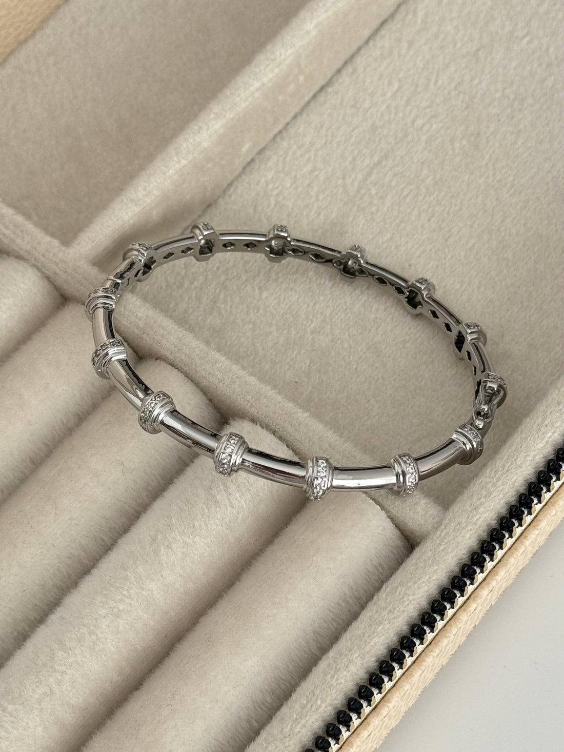 İTHAL TAŞ DETAYLI SİLVER BİLEZİK