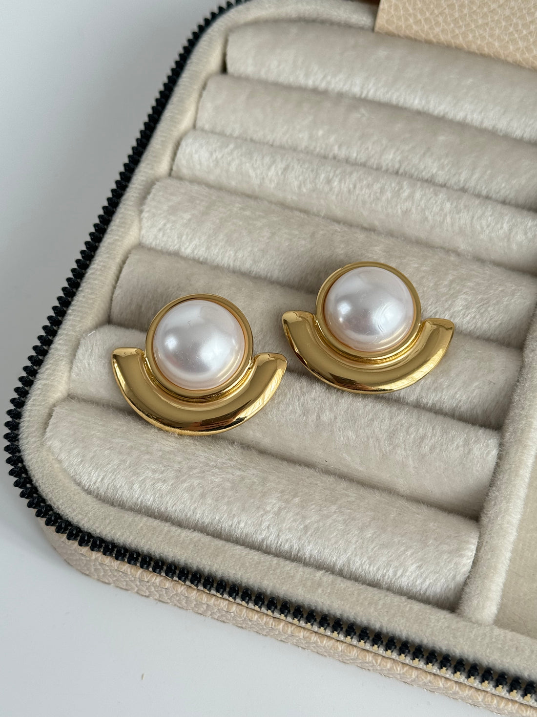 İTHAL İNCİ DETAYLI GOLD KÜPE