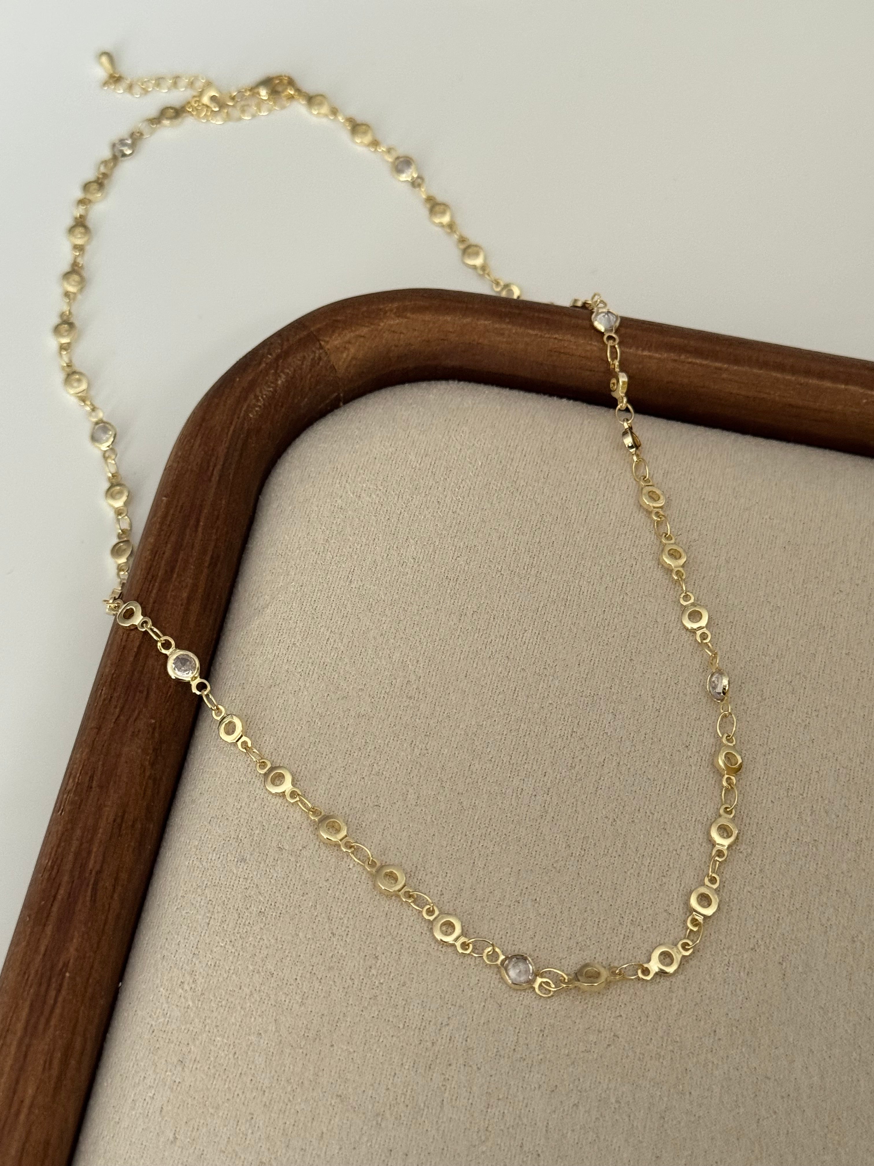 HELİA TAŞ DETAYLI GOLD KOLYE