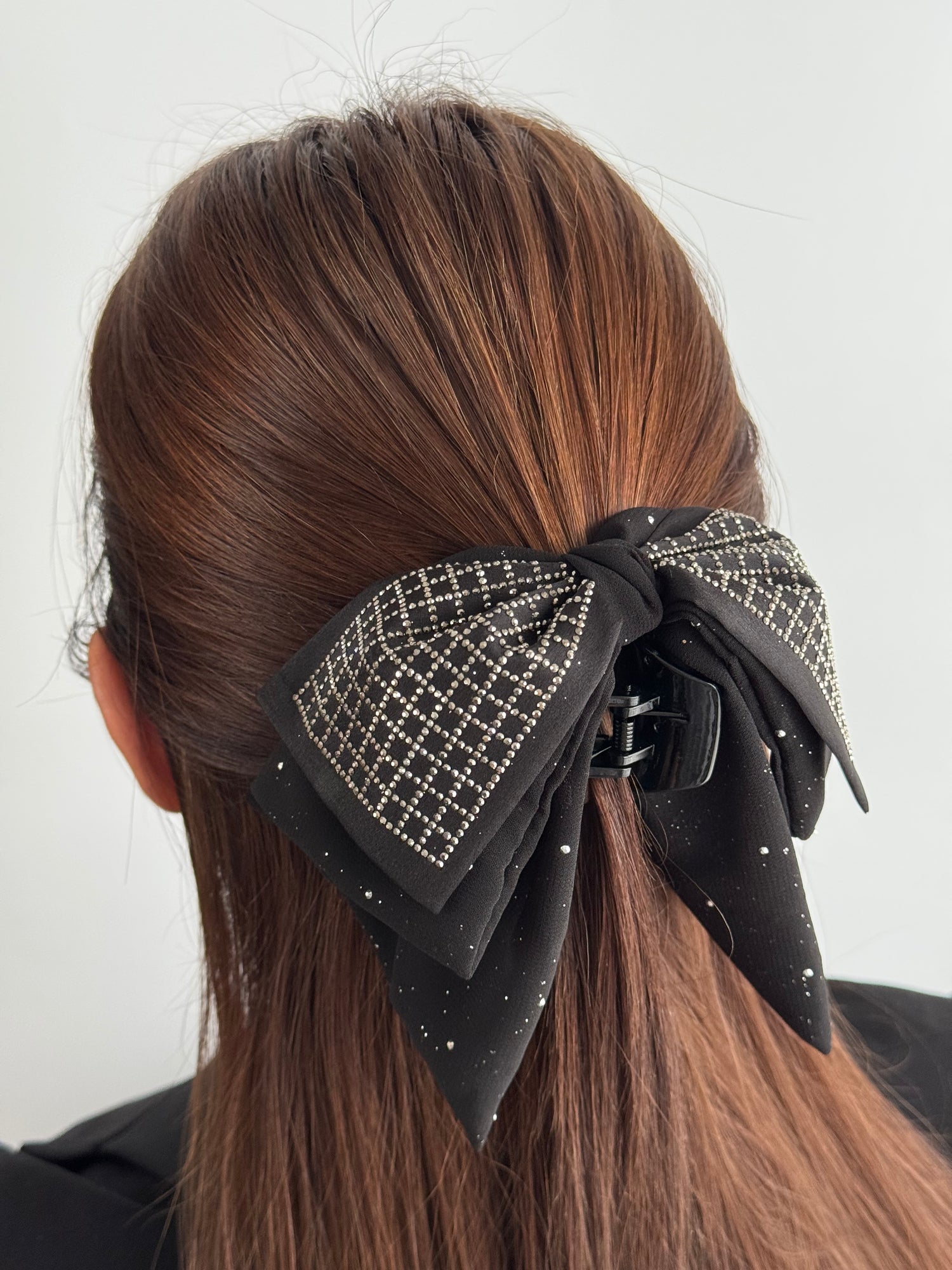 İTHAL SİYAH TAŞLI FİYONKLU KURDELELİ MANDAL TOKA