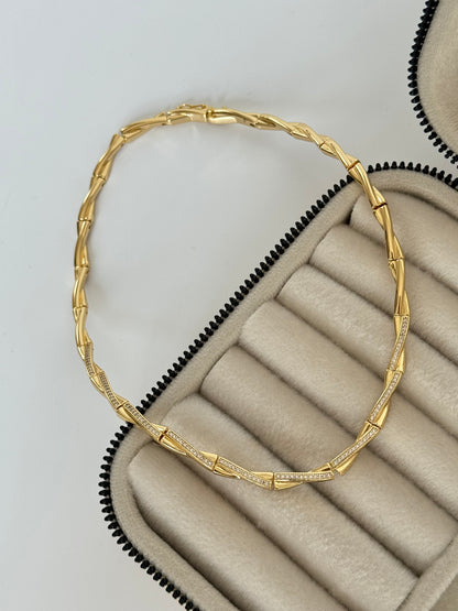 İTHAL TAŞ DETAYLI GOLD KOLYE