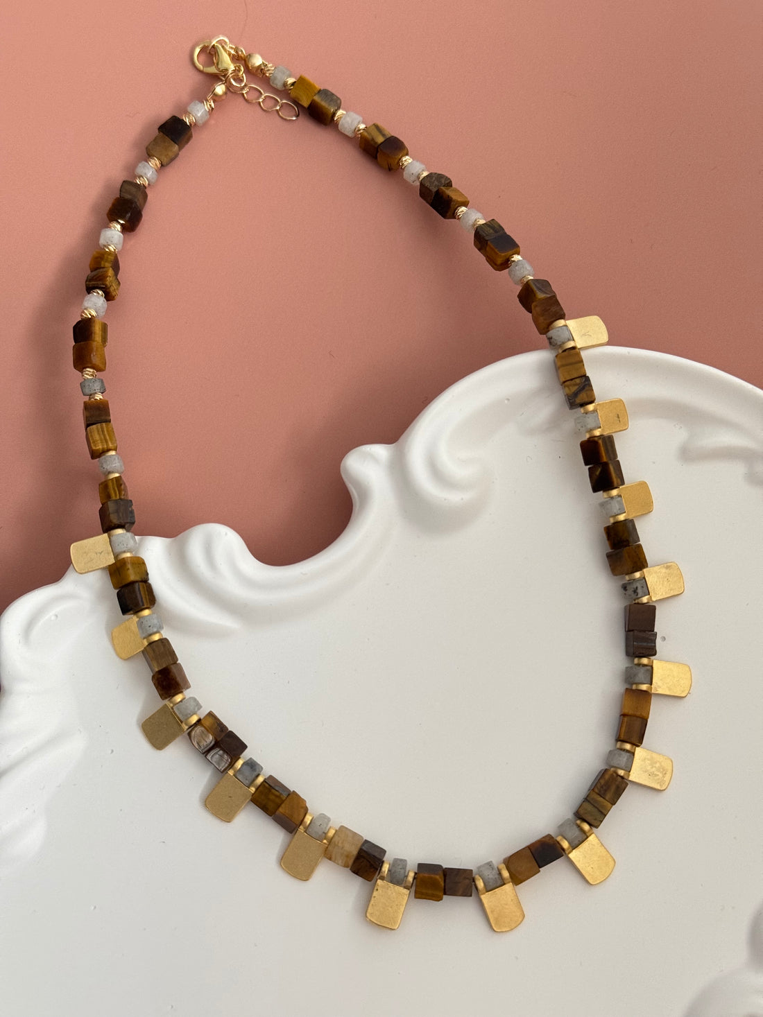 SELENYA KAHVERENGİ DOĞAL TAŞLI ALTIN KAPLAMA DETAYLI KOLYE