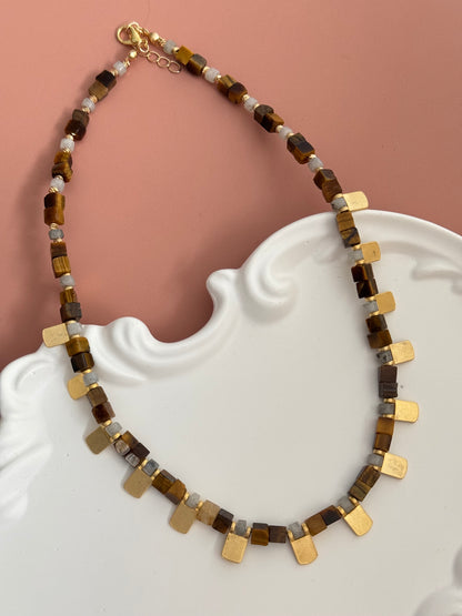 SELENYA KAHVERENGİ DOĞAL TAŞLI ALTIN KAPLAMA DETAYLI KOLYE