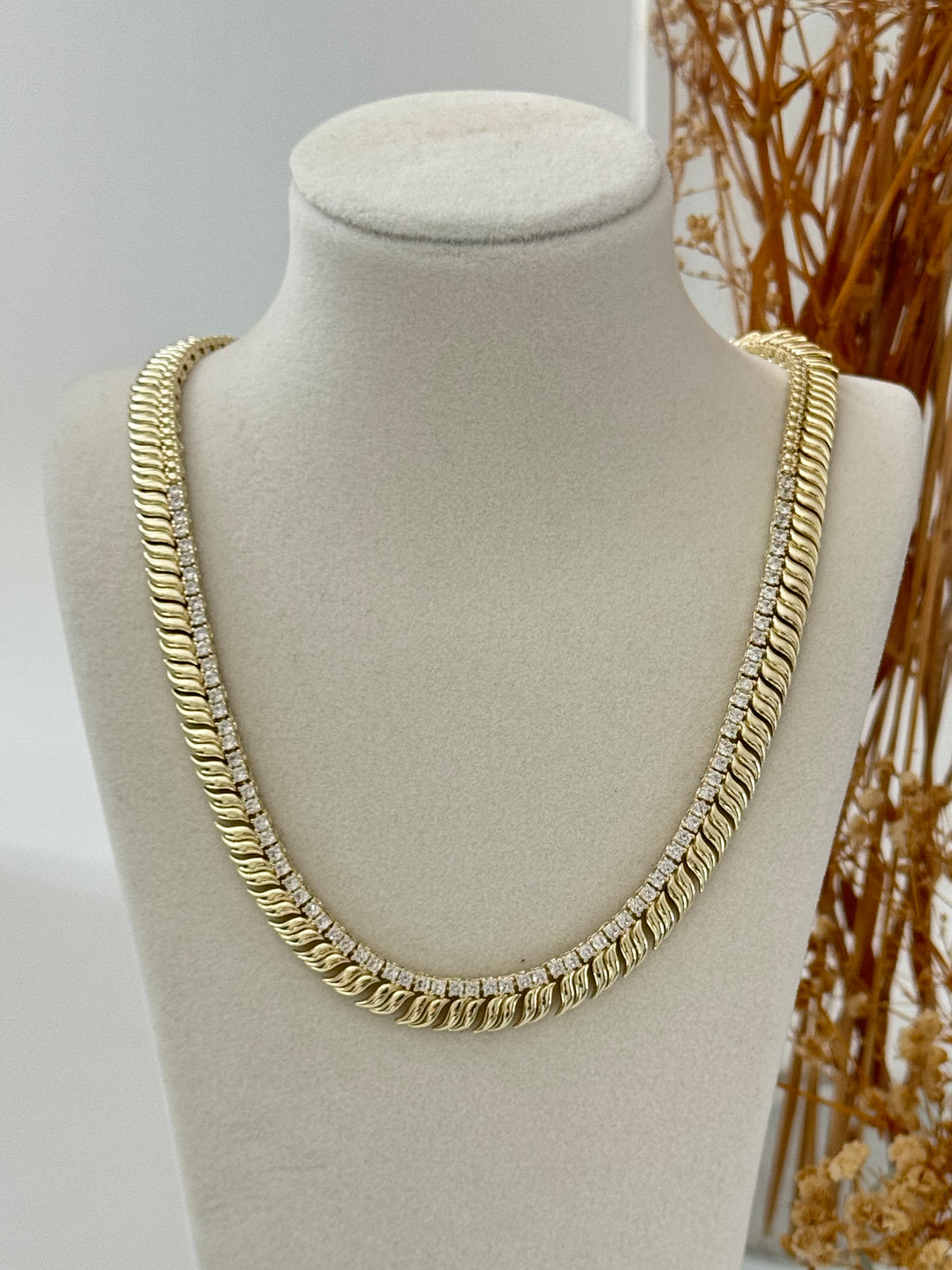 İTHAL TAŞ DETAYLI GOLD KOLYE